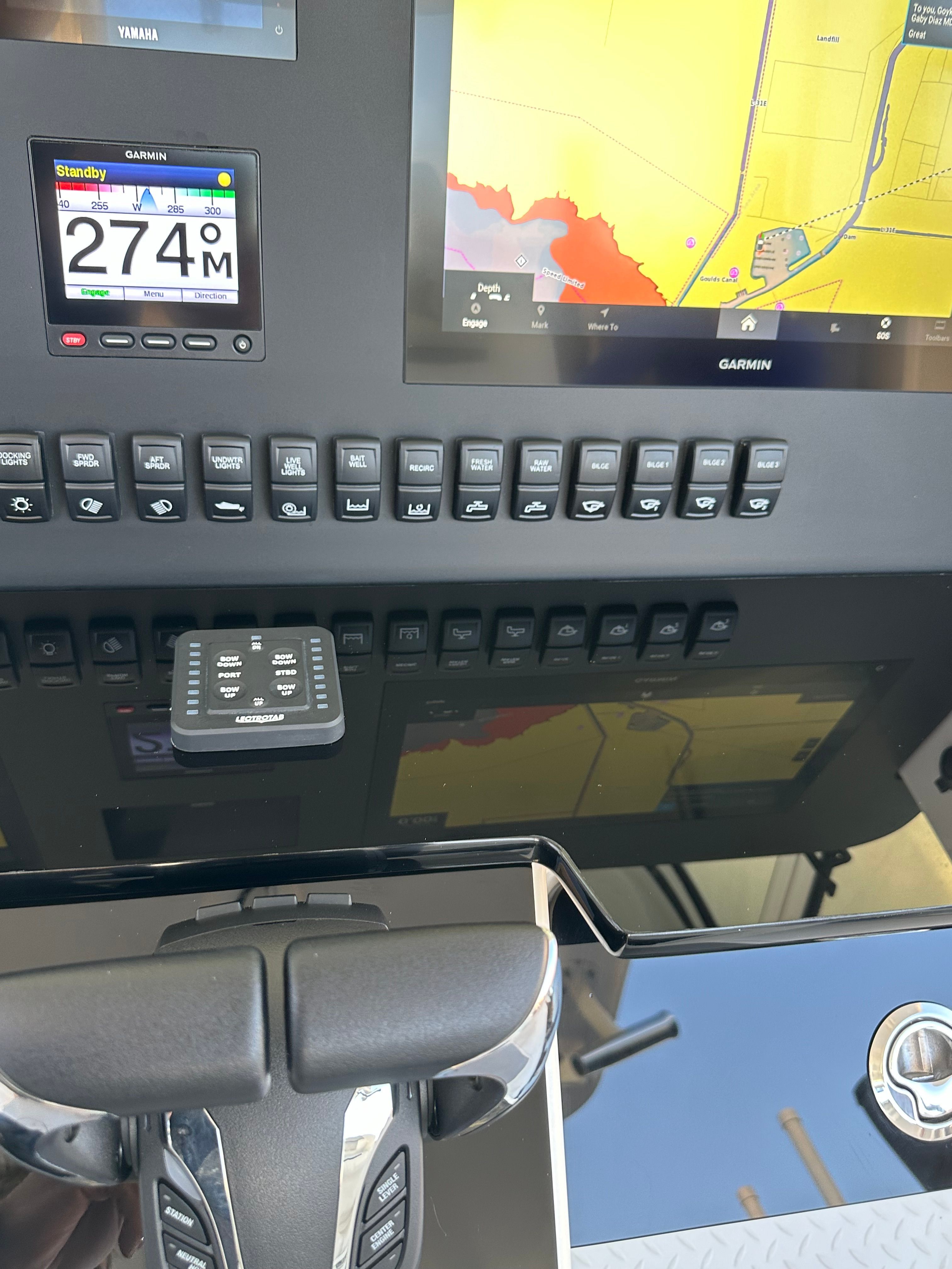 2009 Everglades 365 Center Console - 22
