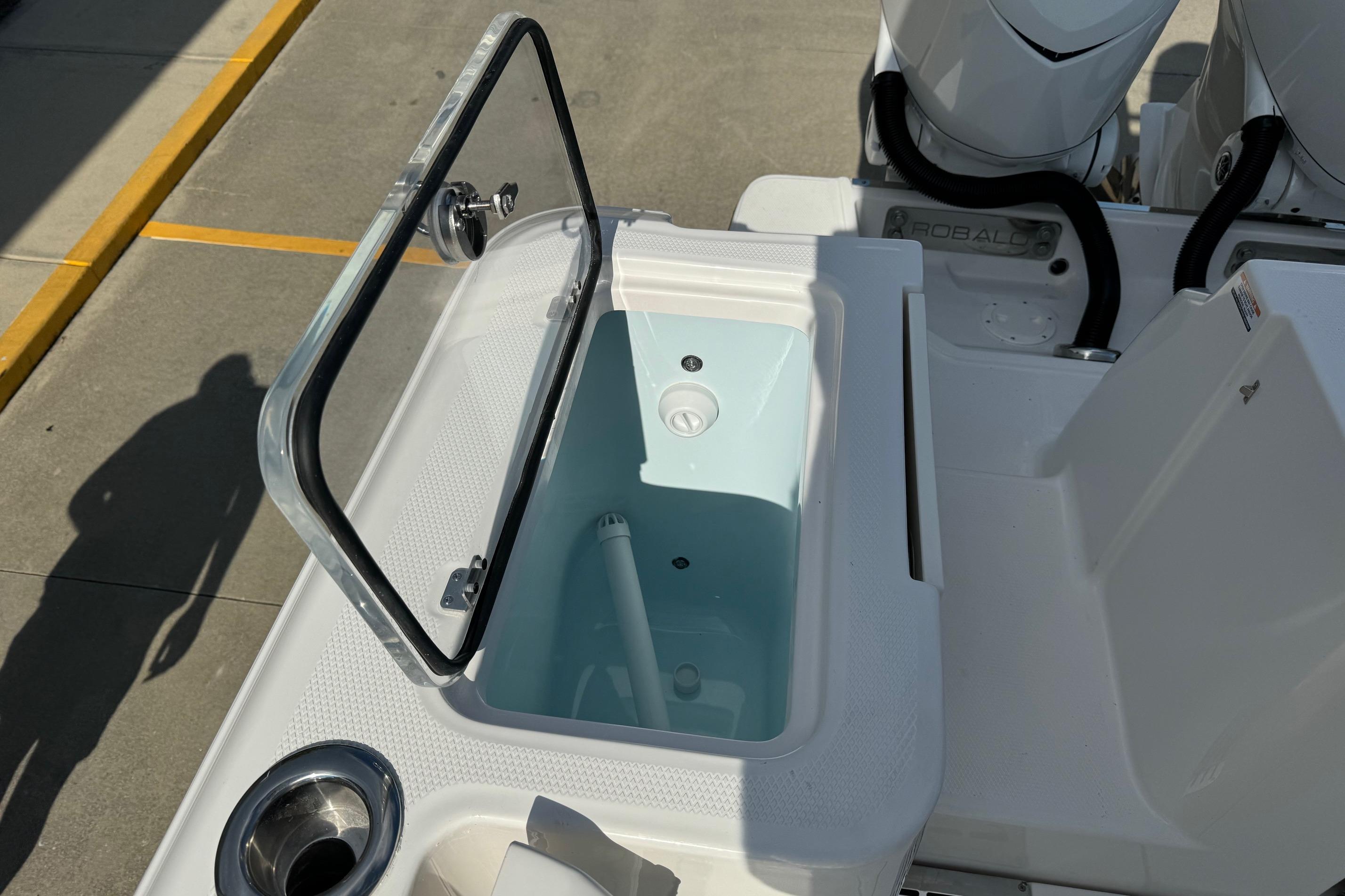 2025 Robalo R360 Center Console livewell with open lid, showcasing interior features.