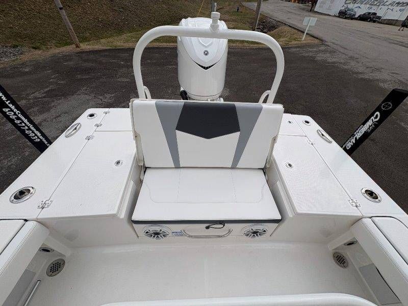 2026 Robalo 246 Cayman - 109