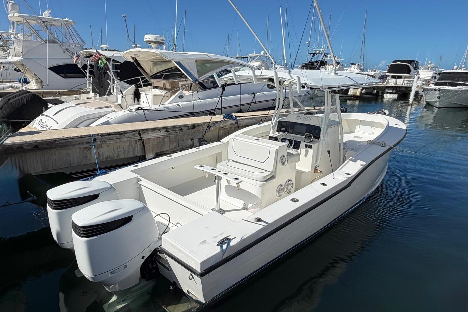 2002 Ocean Master 31 Center Console