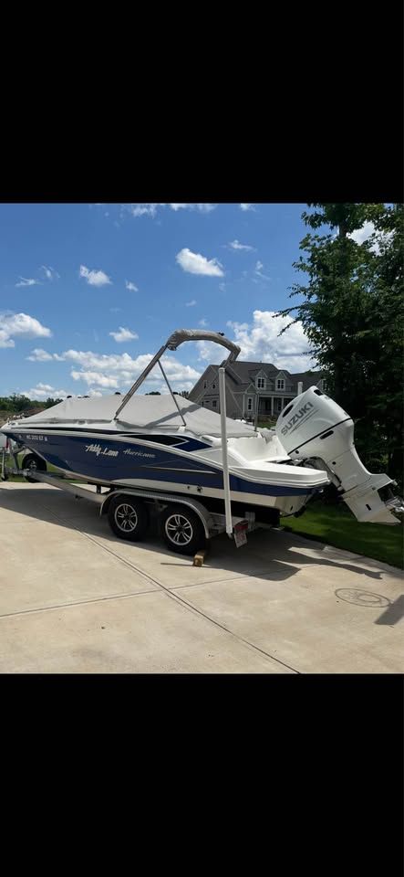 2021 Hurricane SunDeck Sport 205 OB