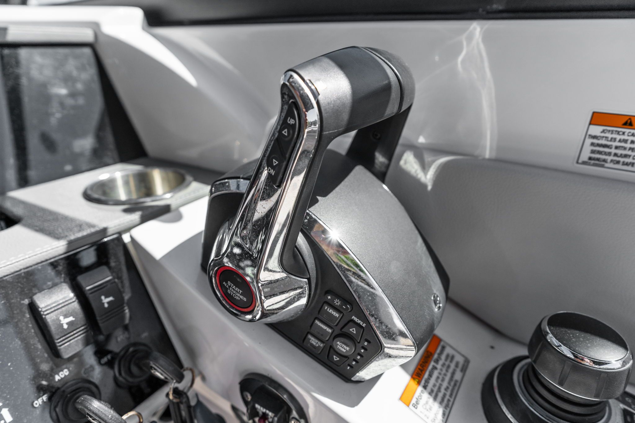 2023 Sea Ray SDX 290 Outboard - 26