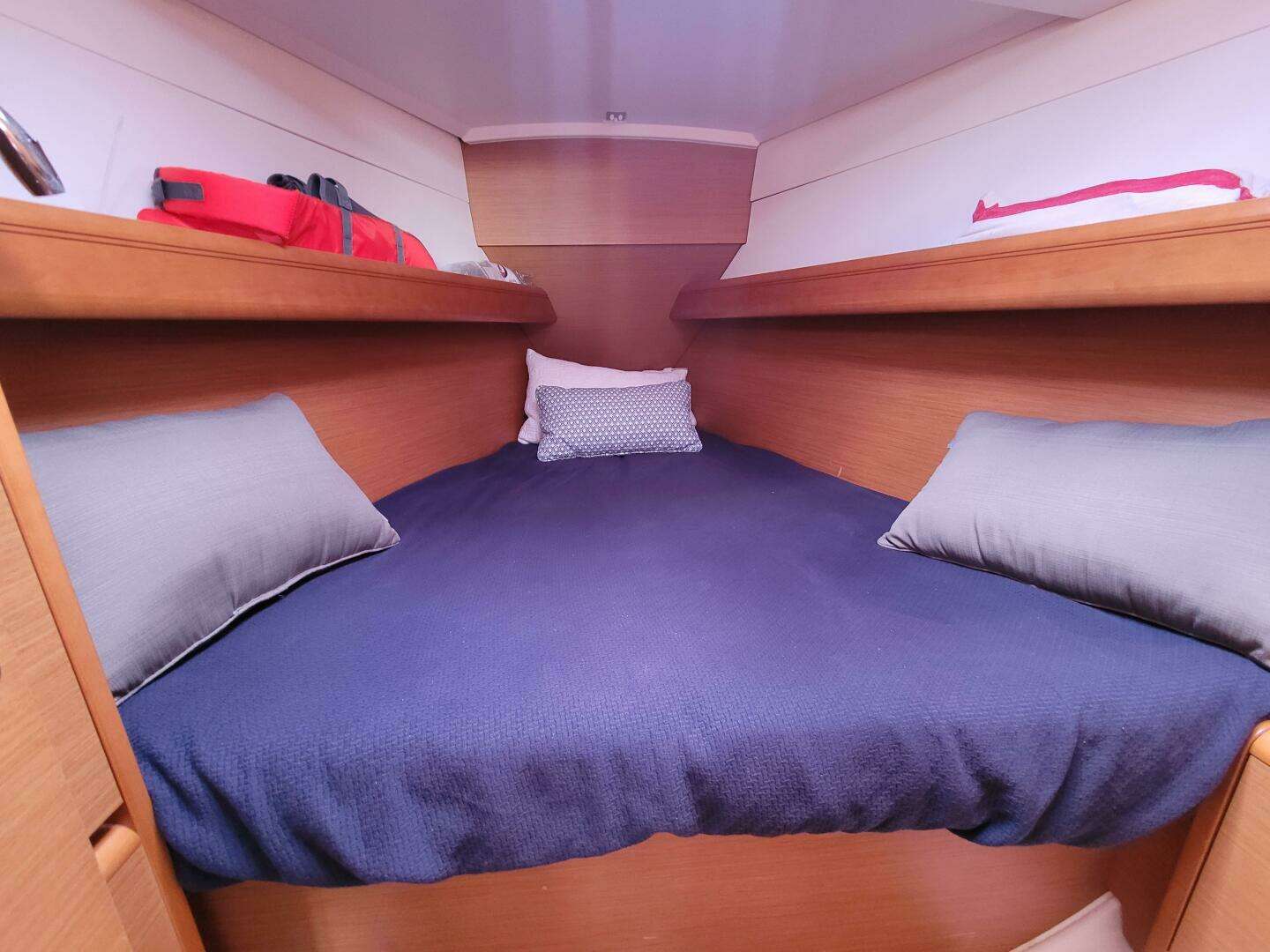 2014 Jeanneau 379 - Image 26