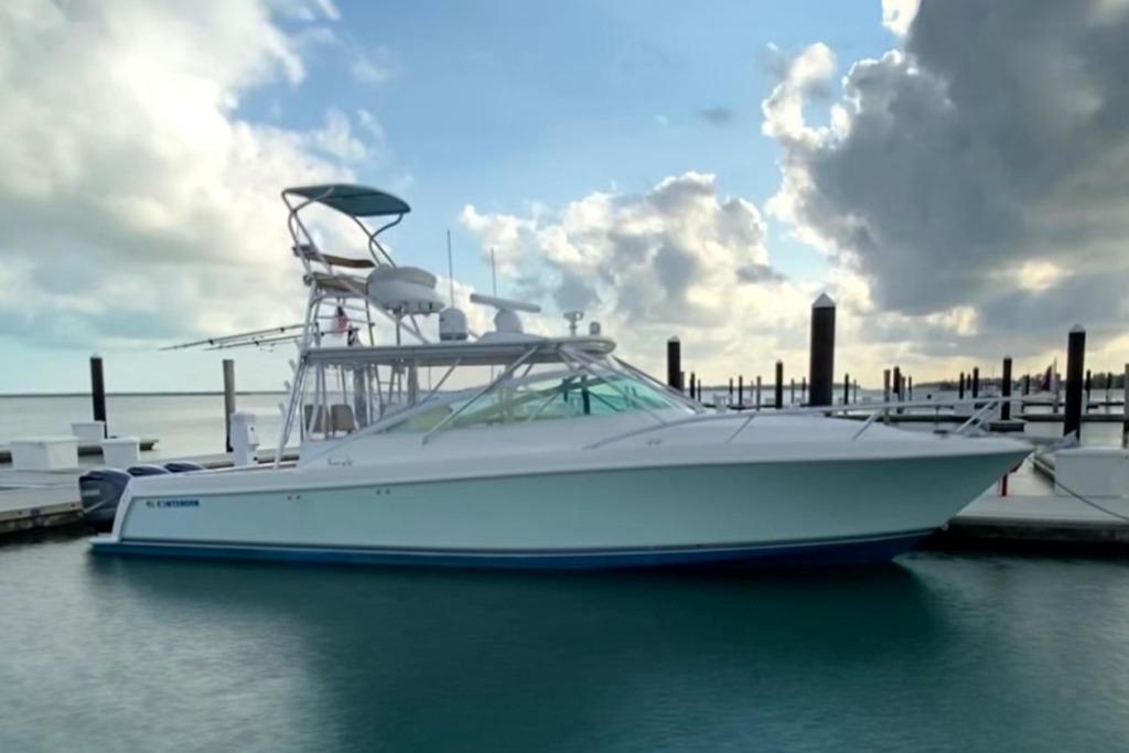 2008 Contender 38 Express