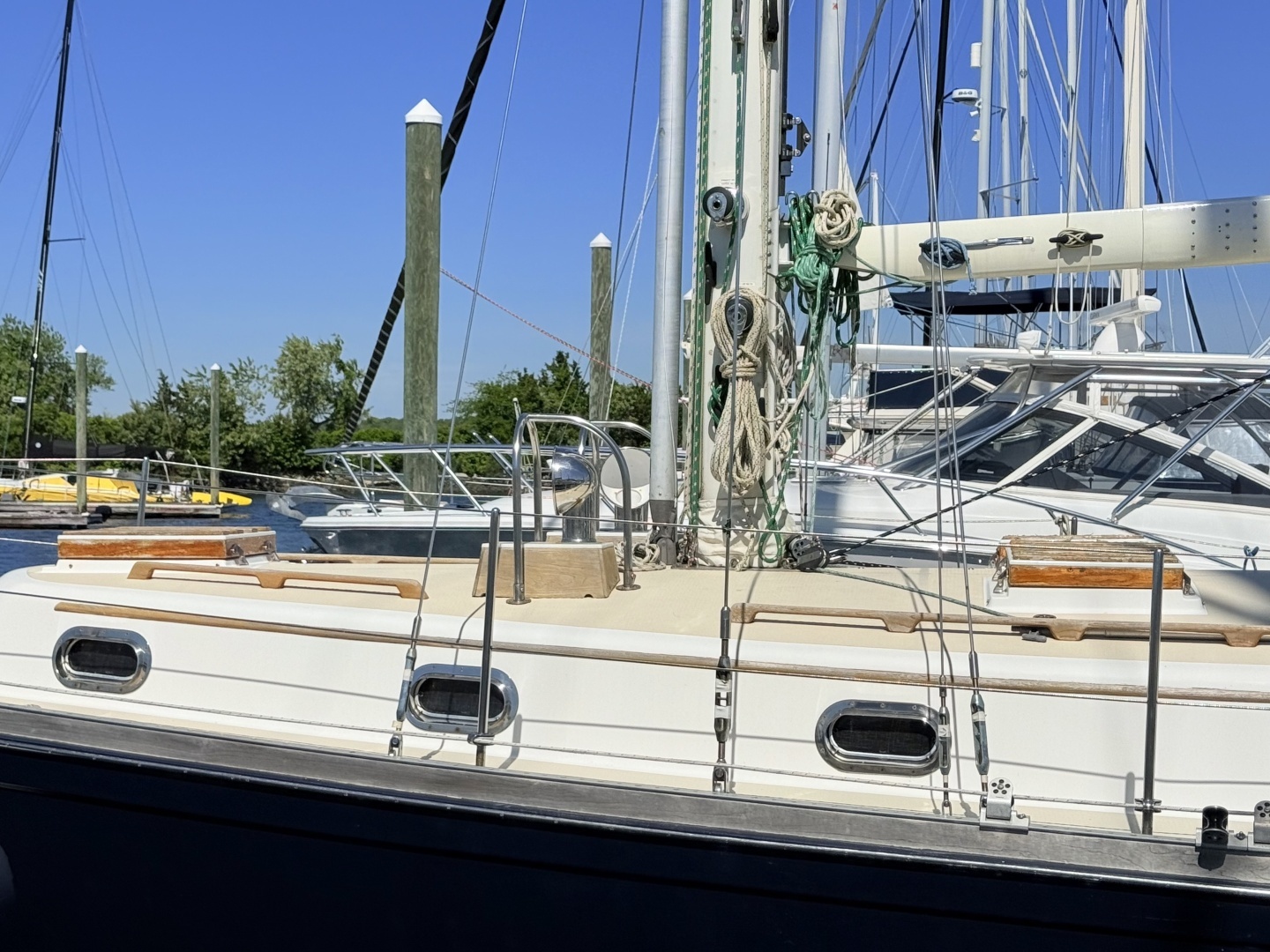 2001 Shannon 43 Cutter - Image 6