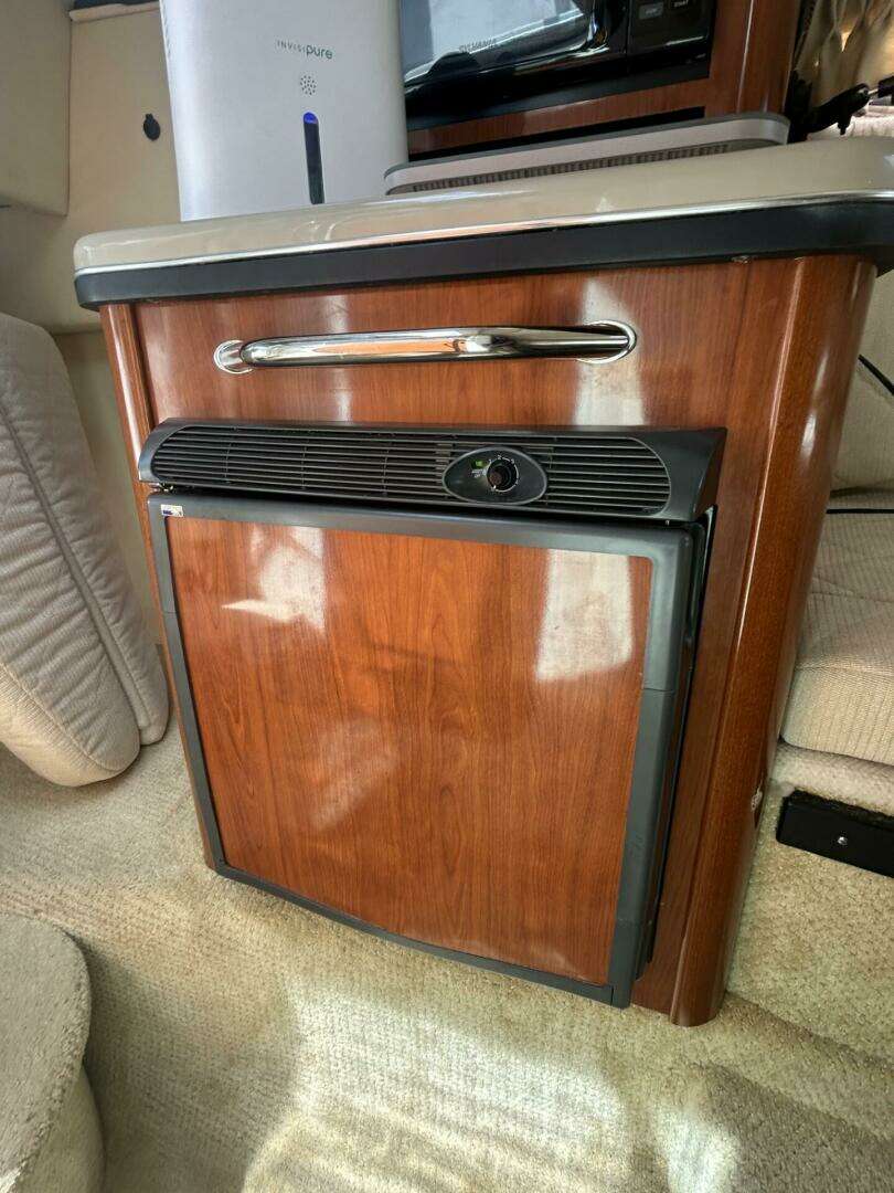 2007 Sea Ray 240 Sundancer - Image 3