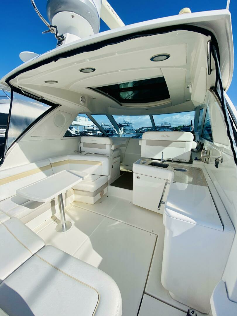2010 Sea Ray 450 Sundancer - Image 9