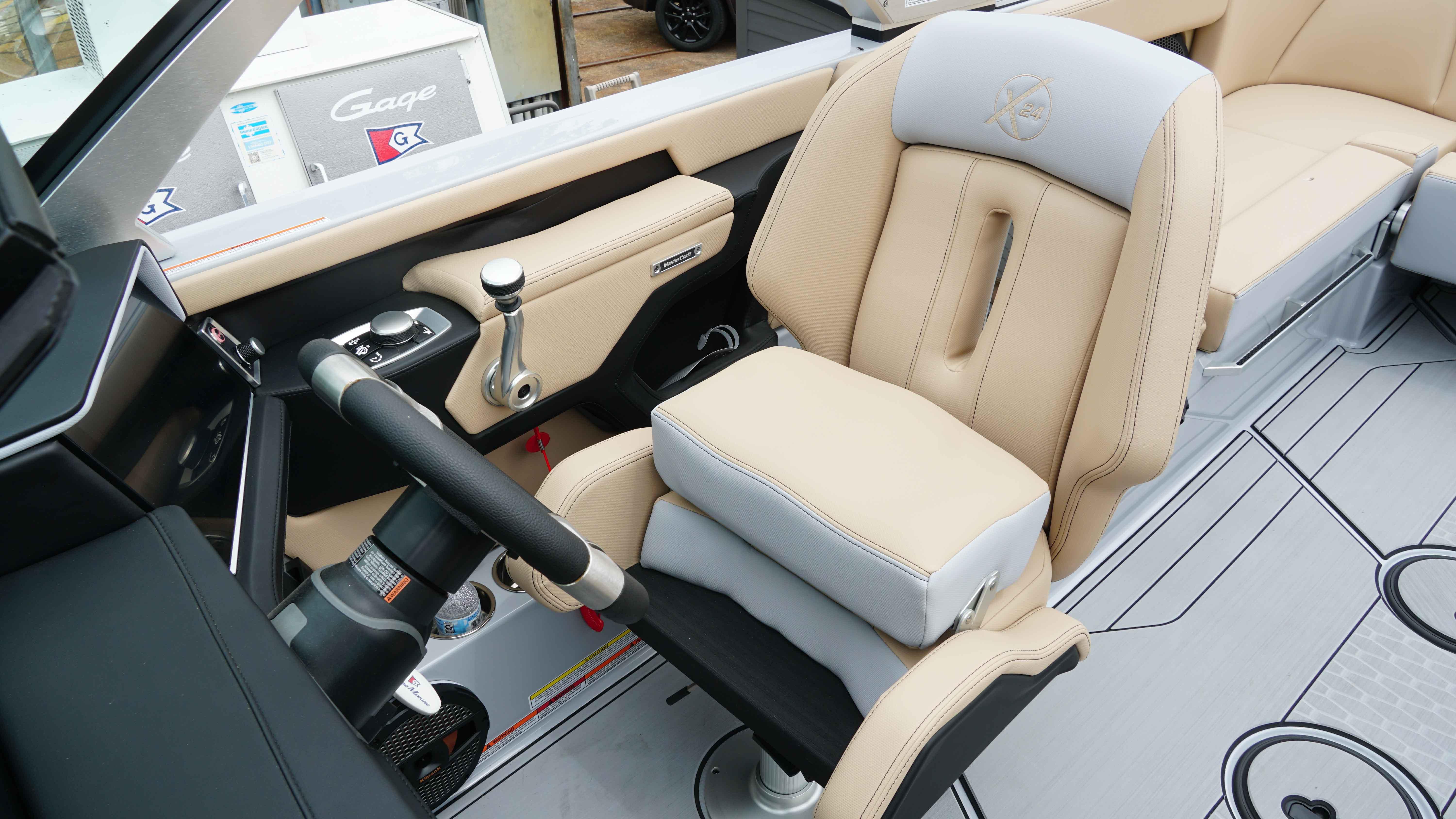 2025 MasterCraft X24 - 25