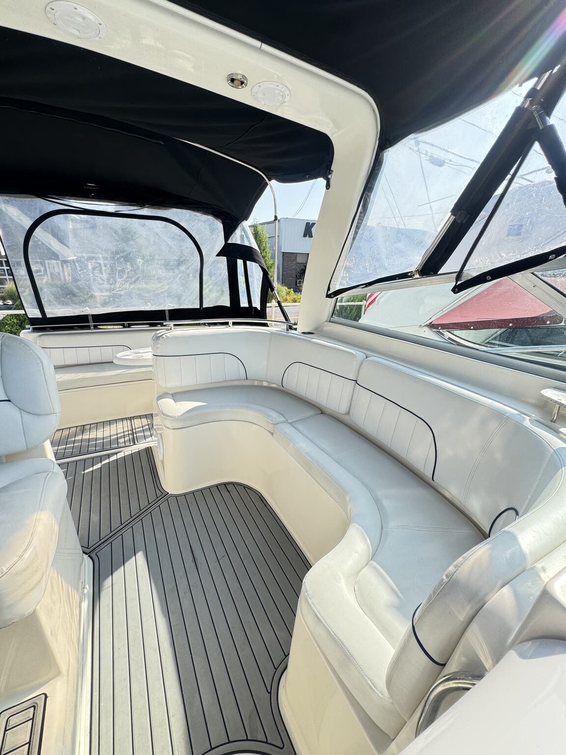 2000 Rinker Express Cruiser 310 Fiesta Vee - 4