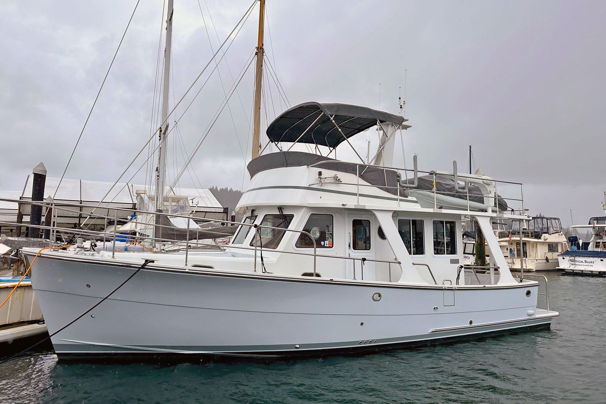 2022 Helmsman Trawlers 37 Sedan