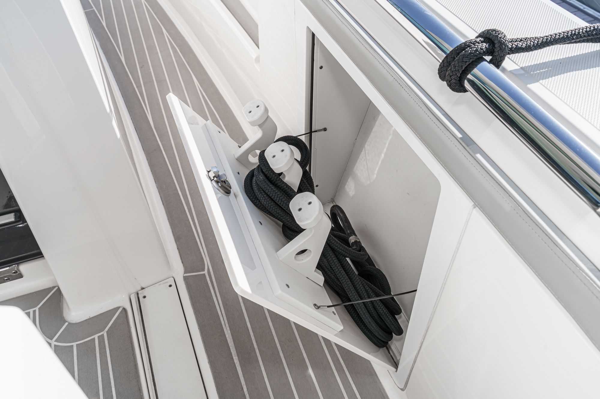 2023 Tiara Yachts 48 LS - 41