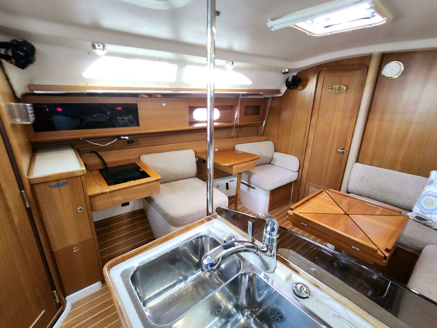 2012 Catalina 355 - Image 24