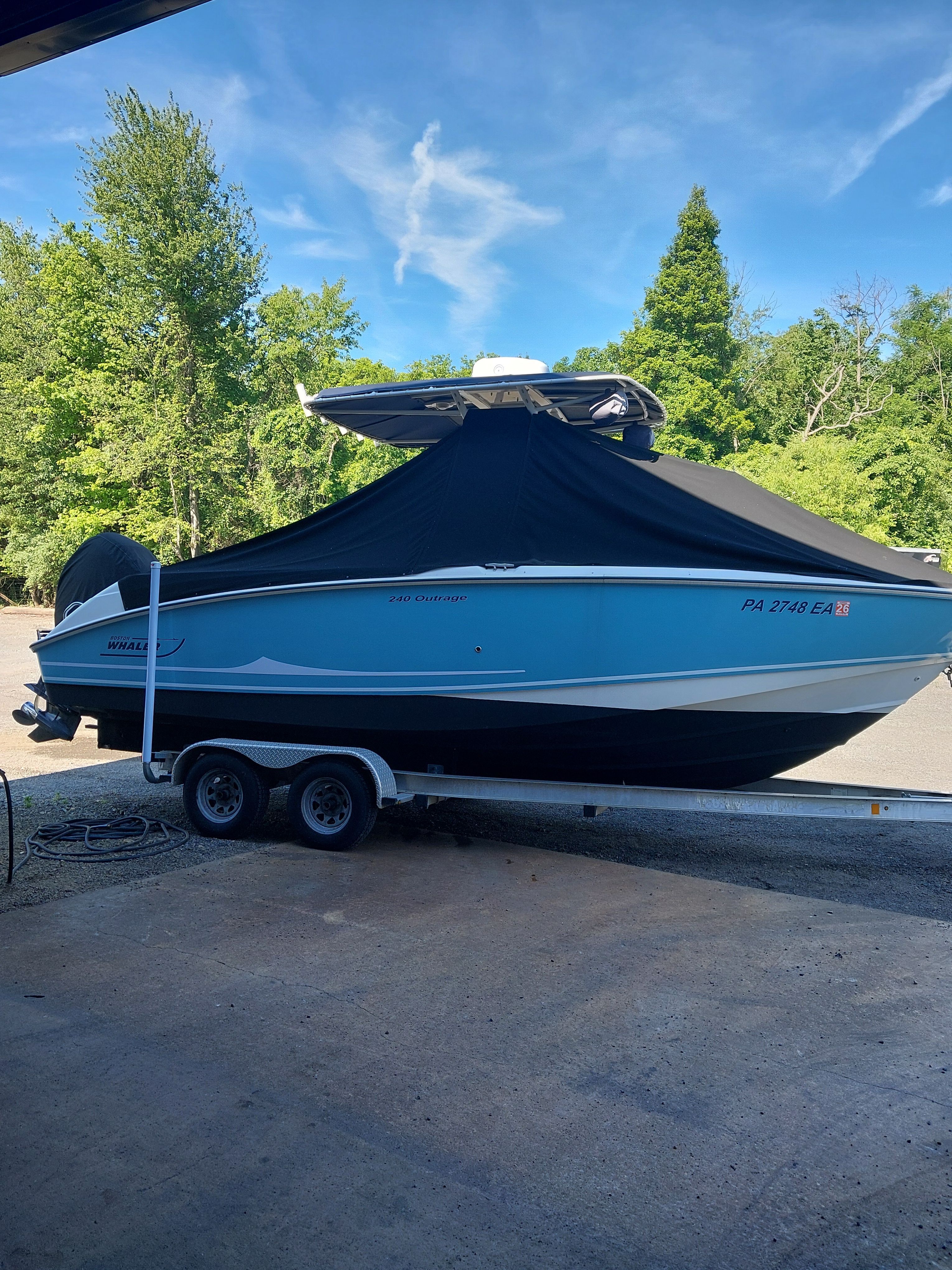 2005 Boston Whaler 240 Outrage