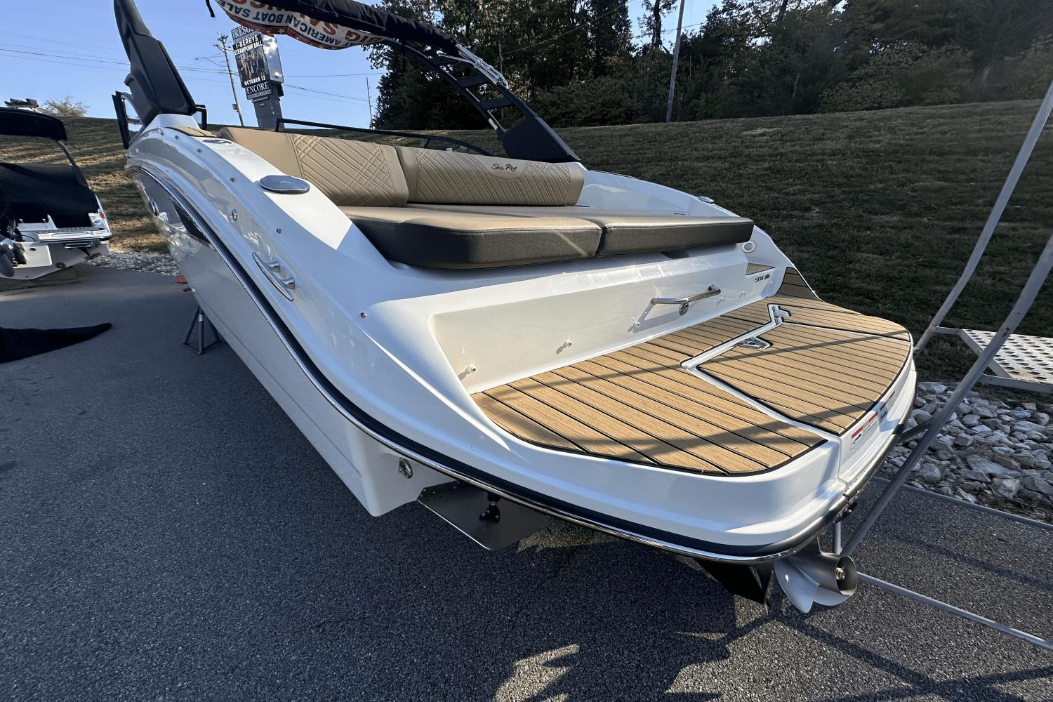 2025 Sea Ray SDX 270 - 2
