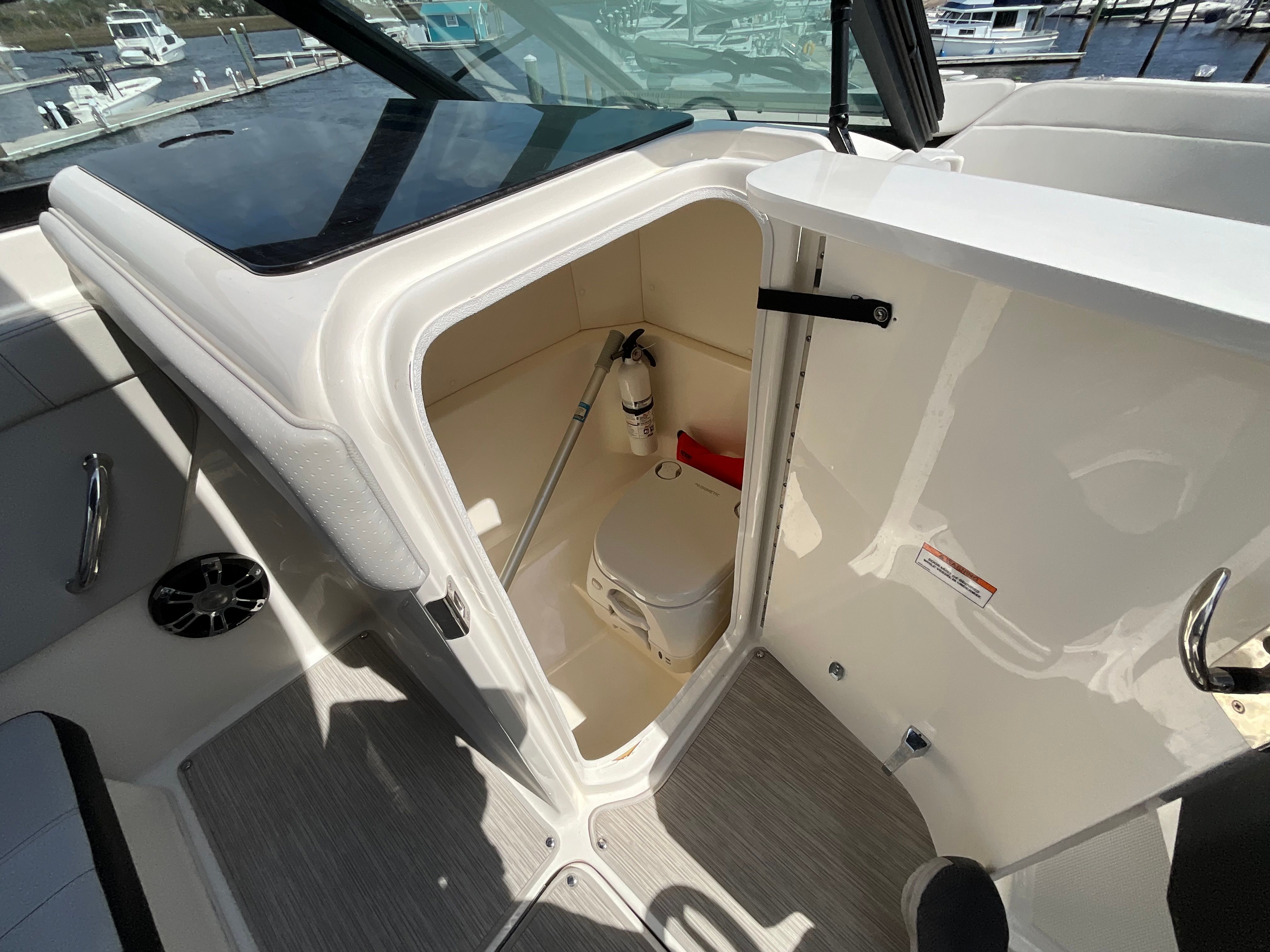2021 Sea Ray 23 SPX - 11