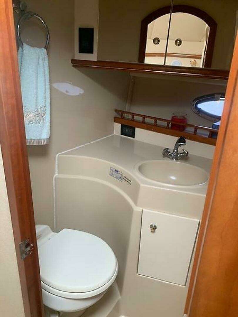 2003 Cruisers Yachts 3372 Express - Image 30