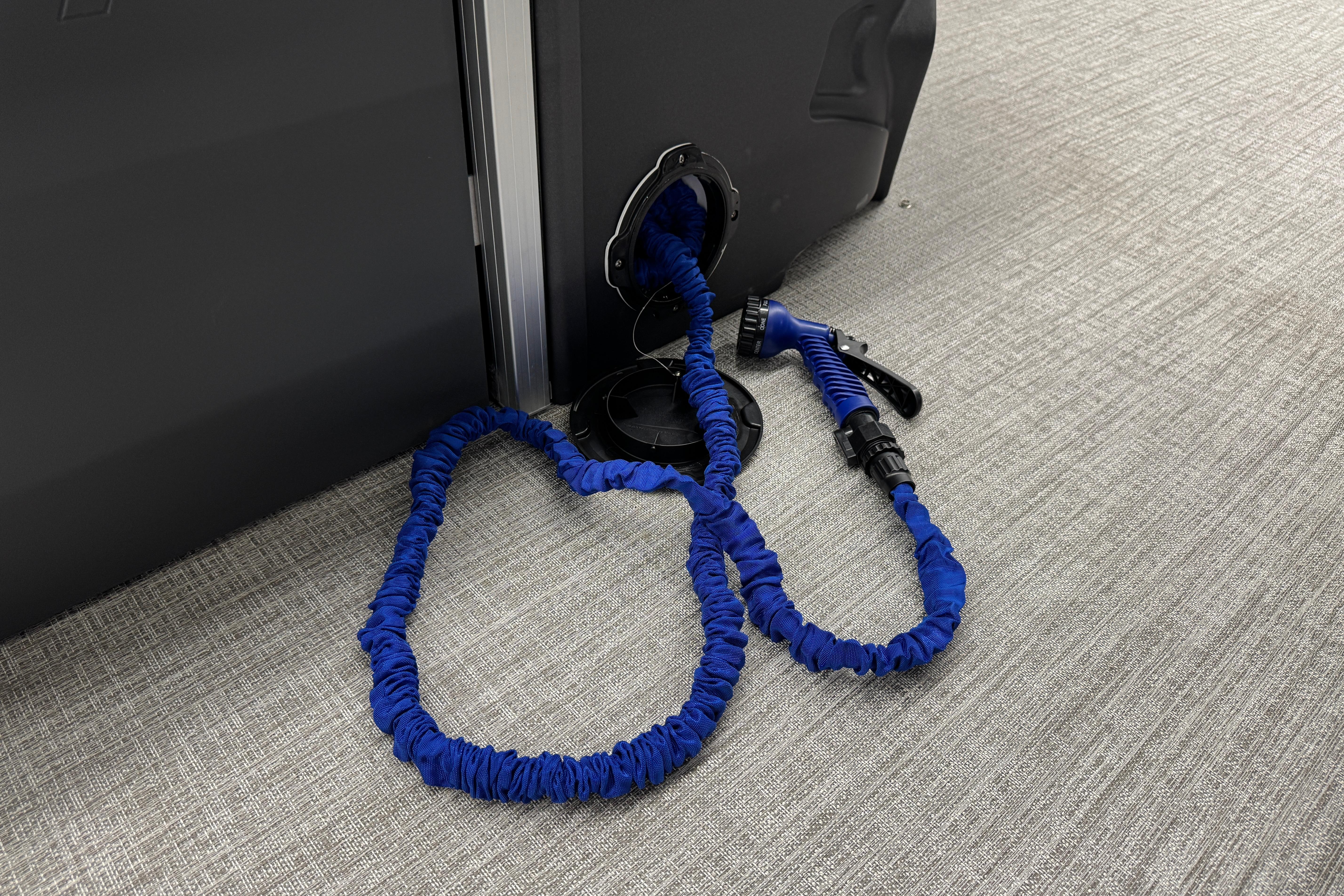 Blue hose connected to Avalon Ventue 85 RF, 2026 model, on a carpeted floor.