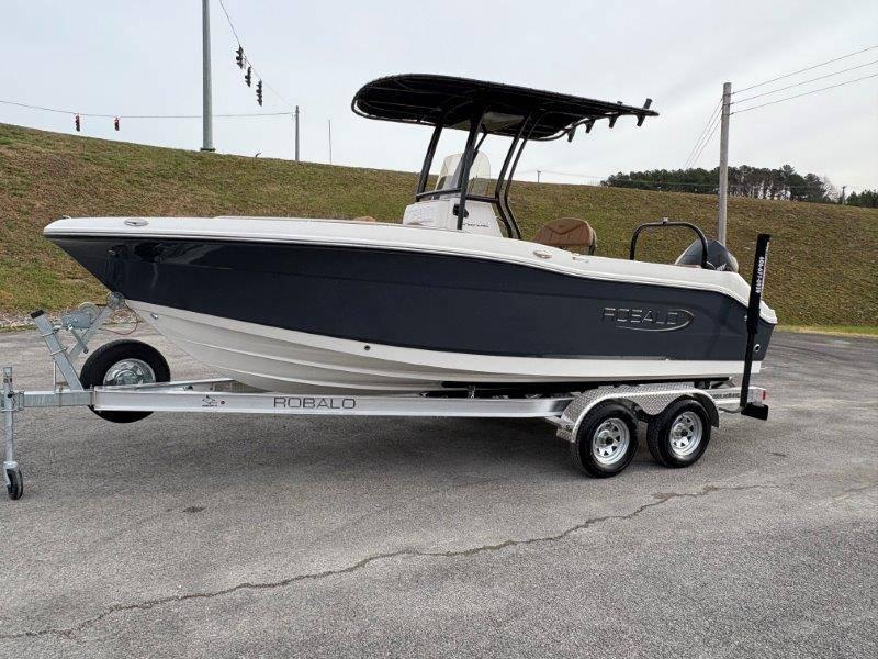 2025 Robalo R202 Explorer - 26