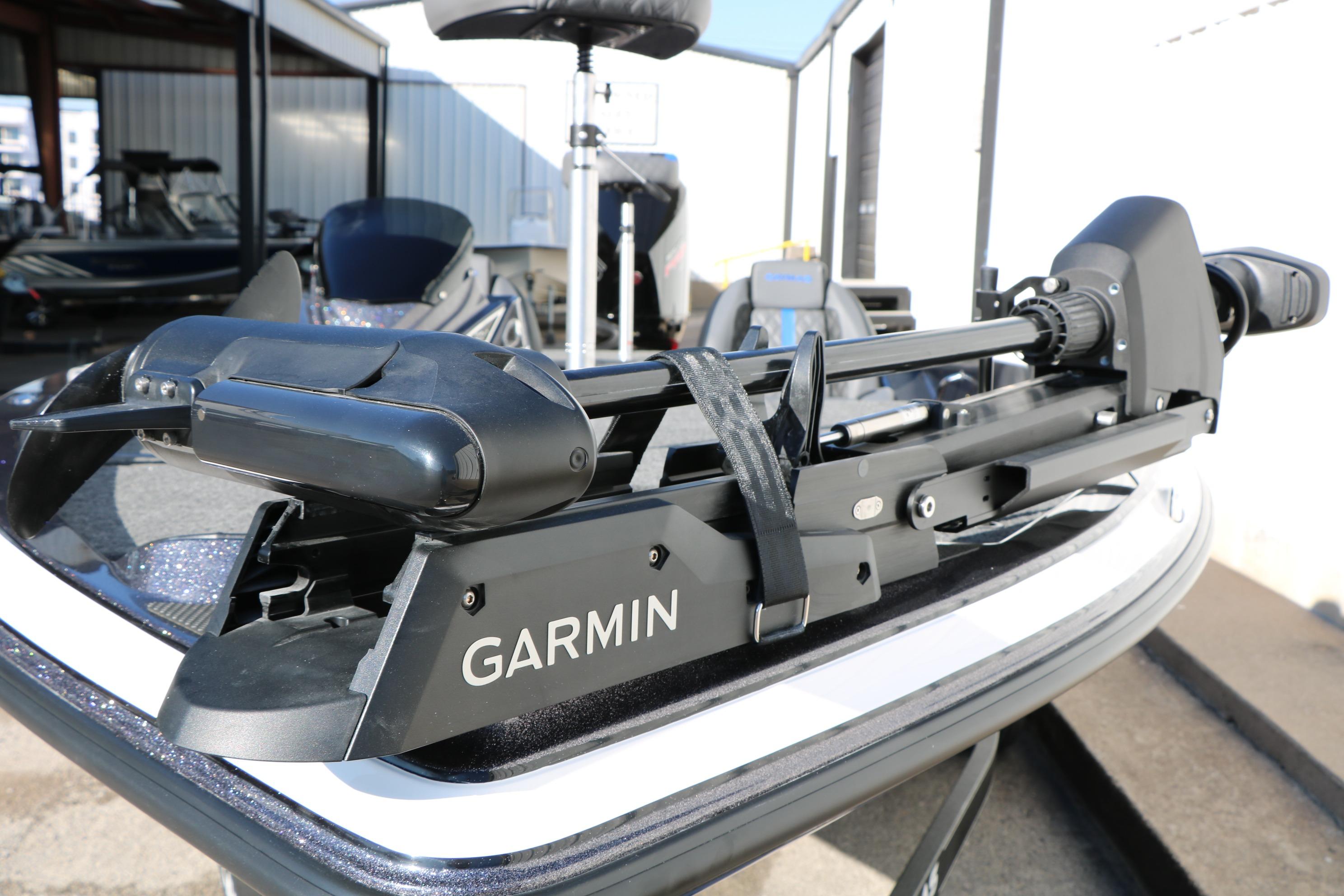2027 Caymas 201 Pro boat featuring a Garmin trolling motor.