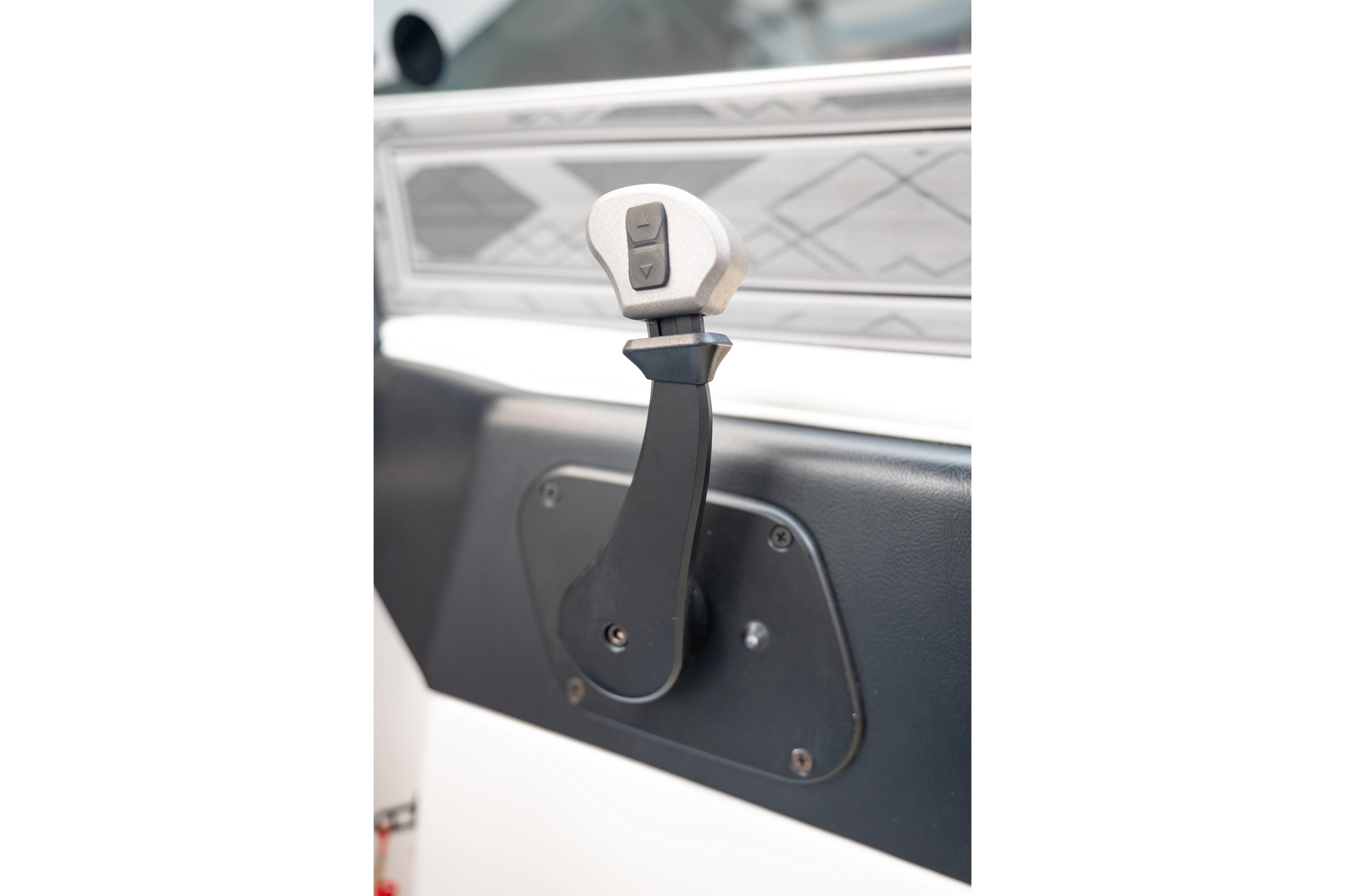 2024 Tigé Z5 boat control lever with modern design and ergonomic handle.