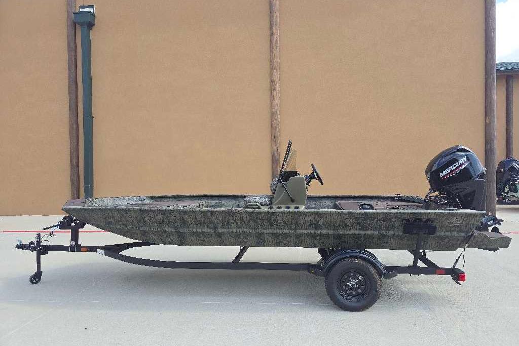 2026 Tracker Grizzly 1860 CC