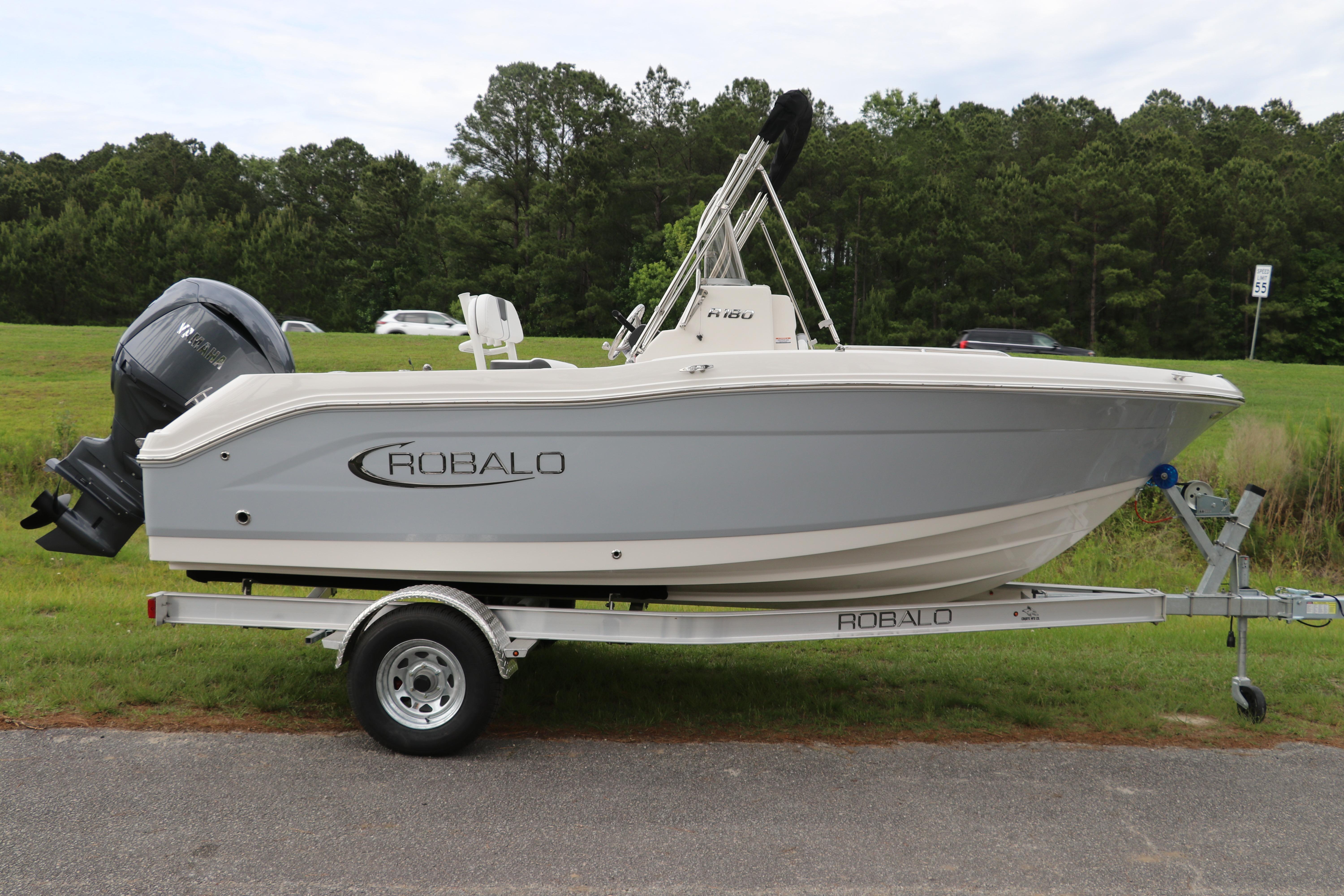 2026 Robalo R180 Center Console