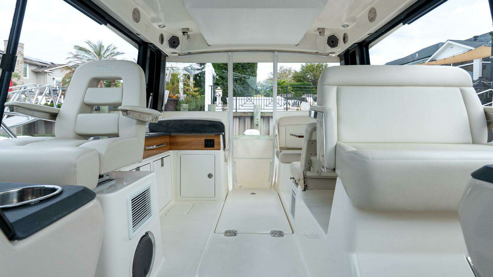 2024 Boston Whaler 405 Conquest - Image 39