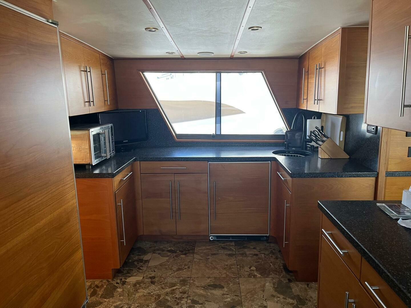 1986 Hatteras 70' Cockpit Motor Yacht - Image 45
