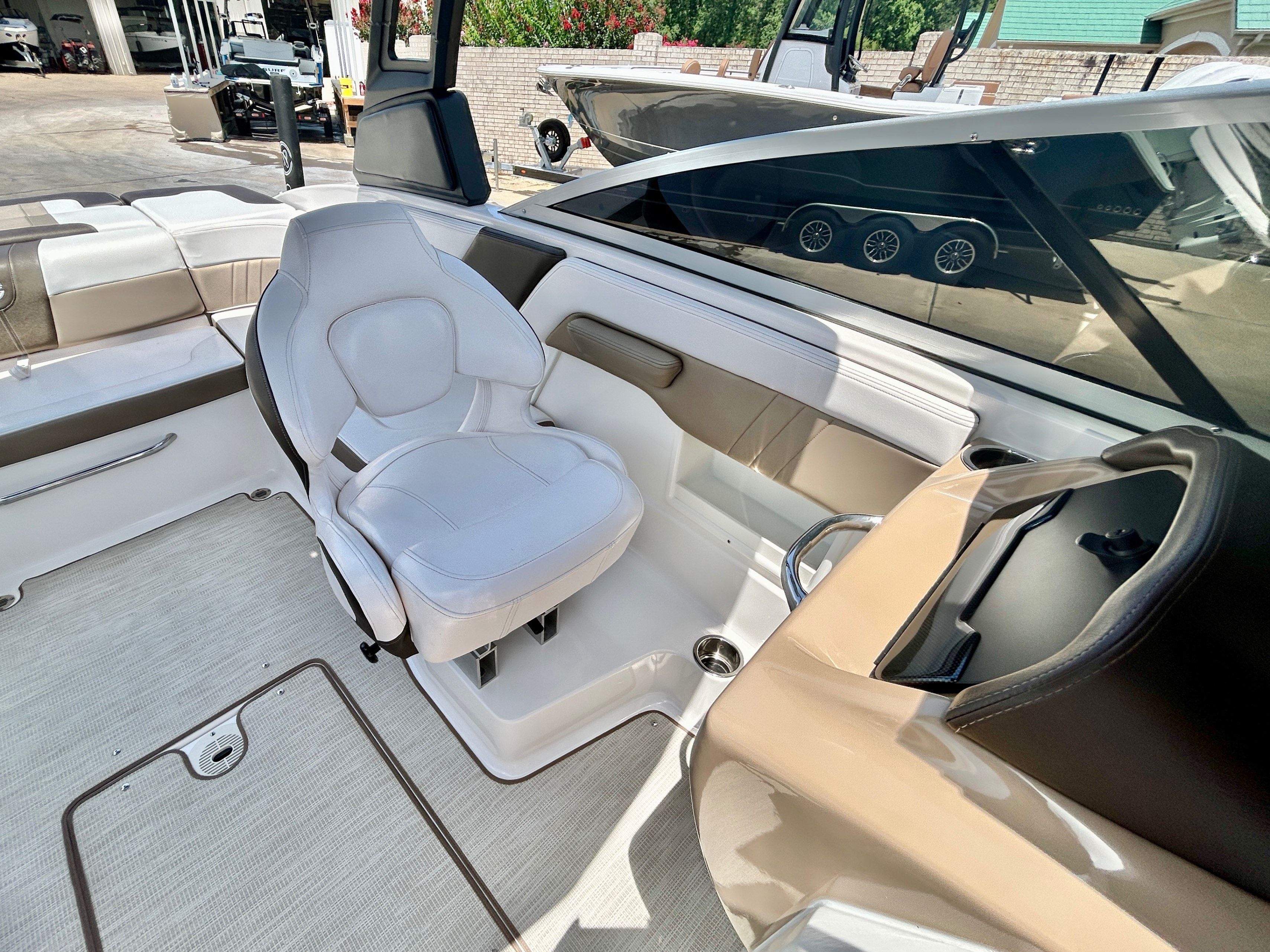 2018 Chaparral 23 Surf - 35