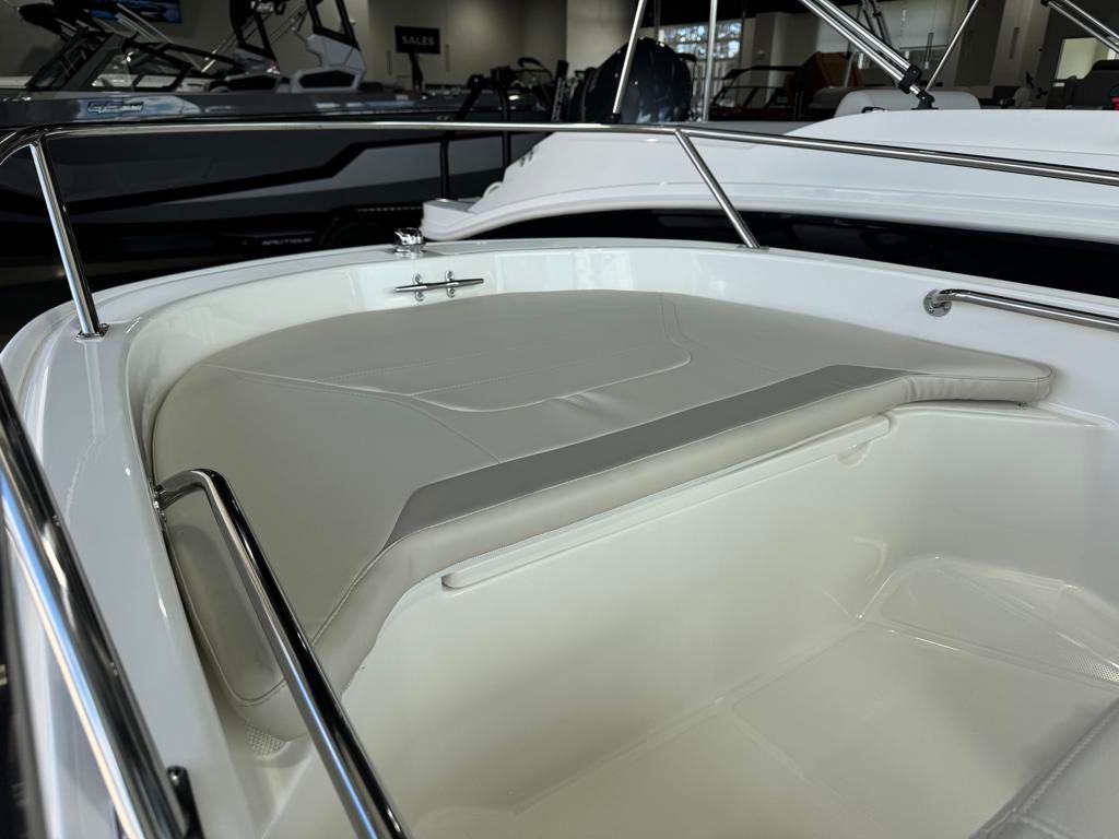 2026 Boston Whaler 130 Super Sport - 6