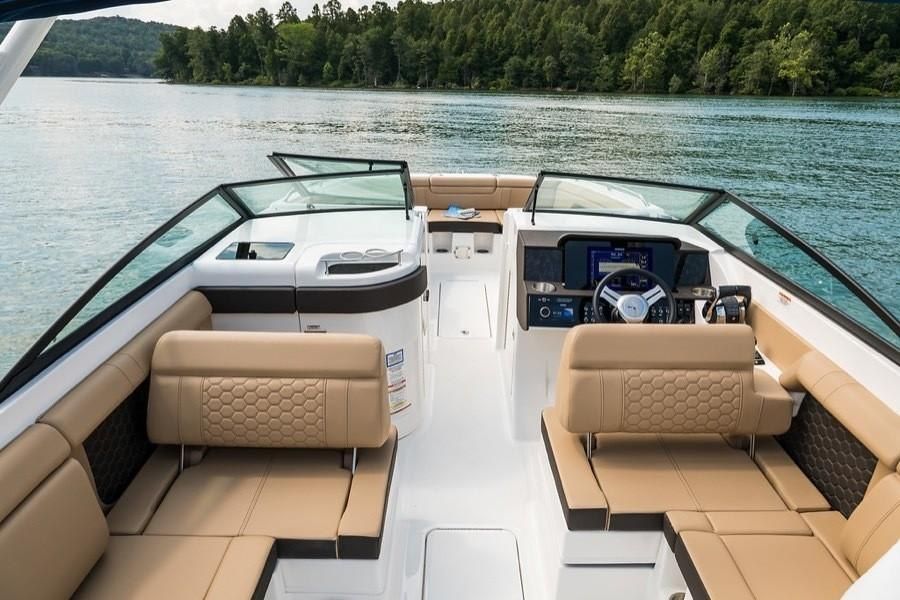 2023-Sea-Ray-SDX-290-Outboard-MarineMax
