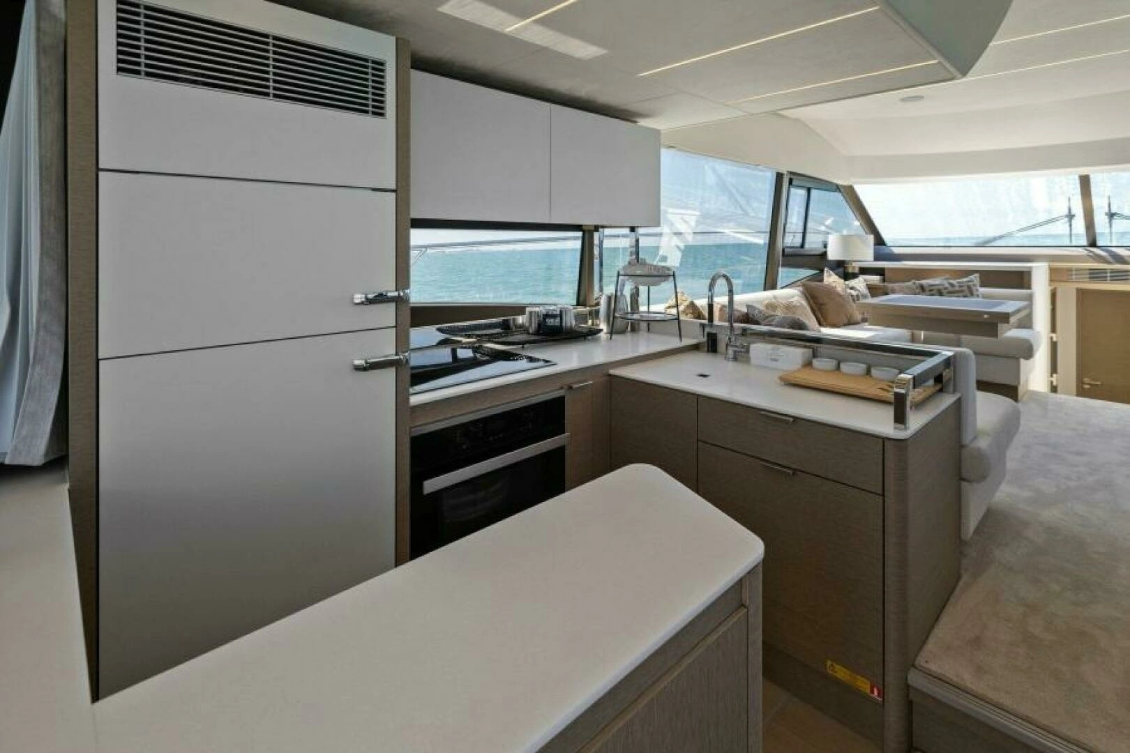 2022 Prestige 590 Flybridge - Image 13