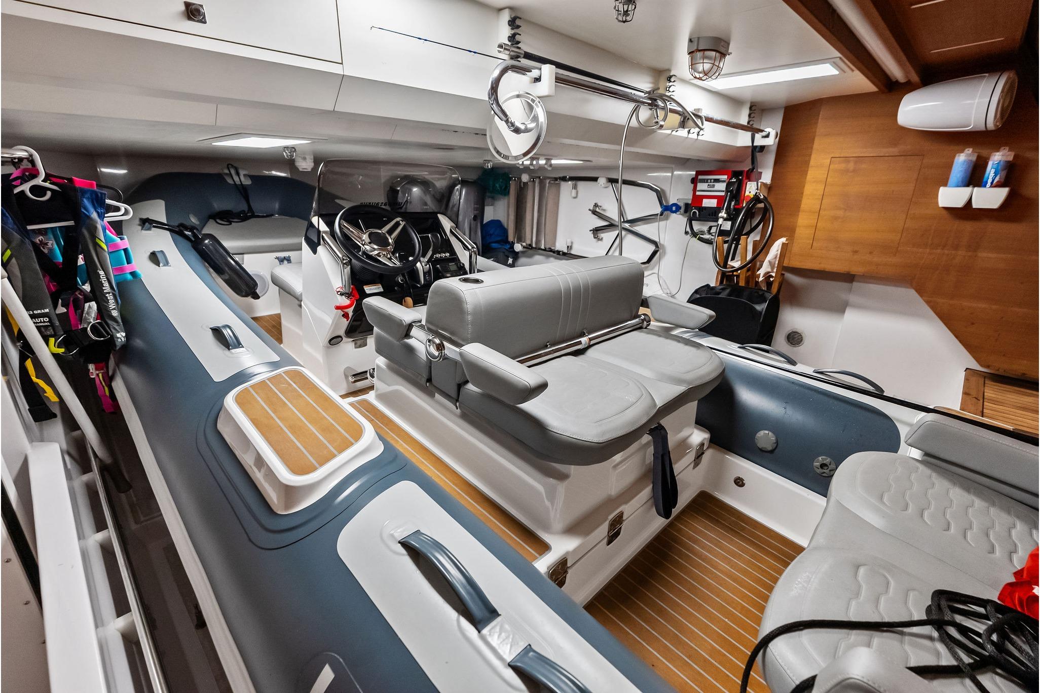 2023 Custom Line Navetta 33 - 139