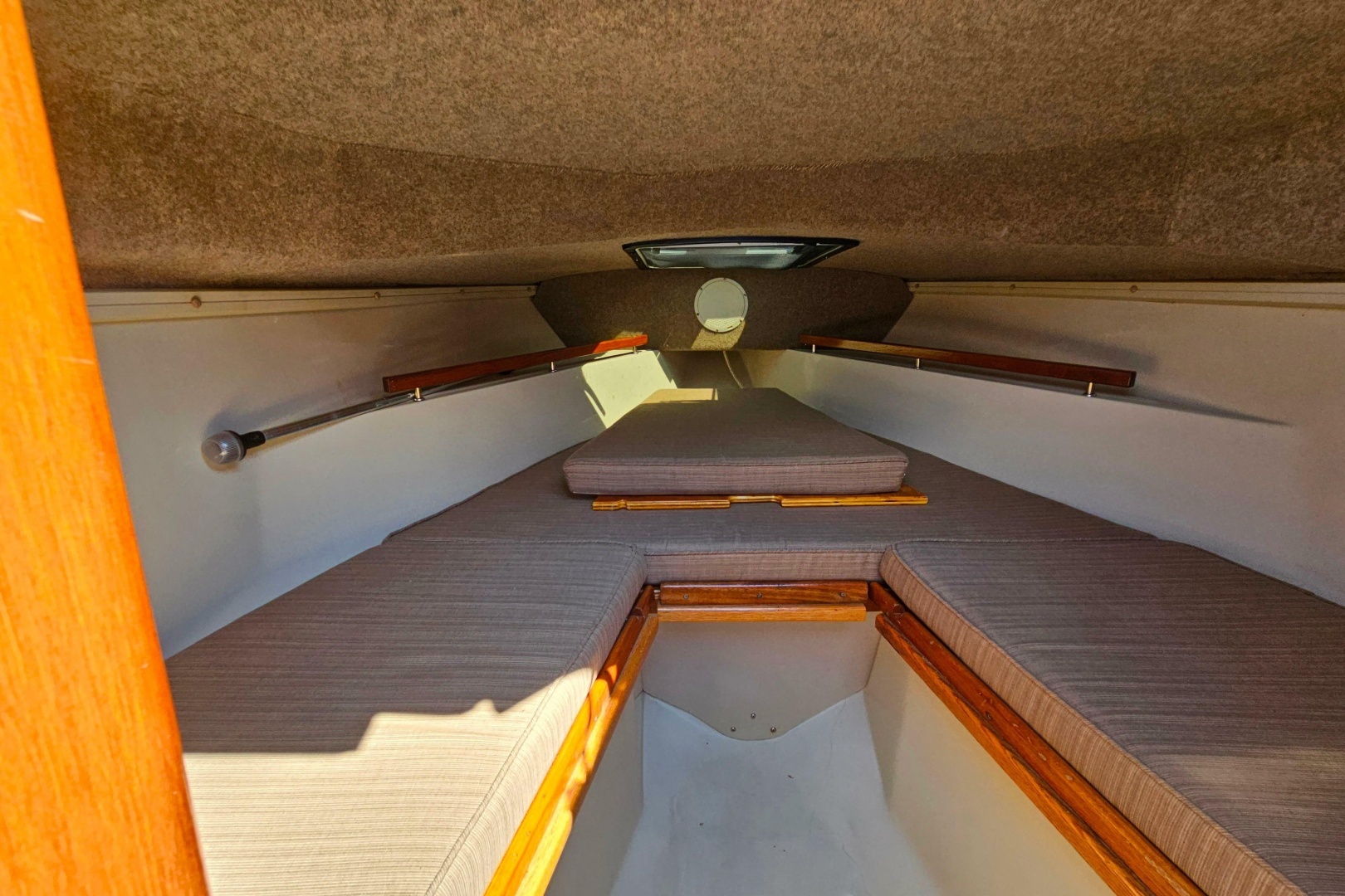 1990 Boston Whaler Outrage Cuddy - Image 10