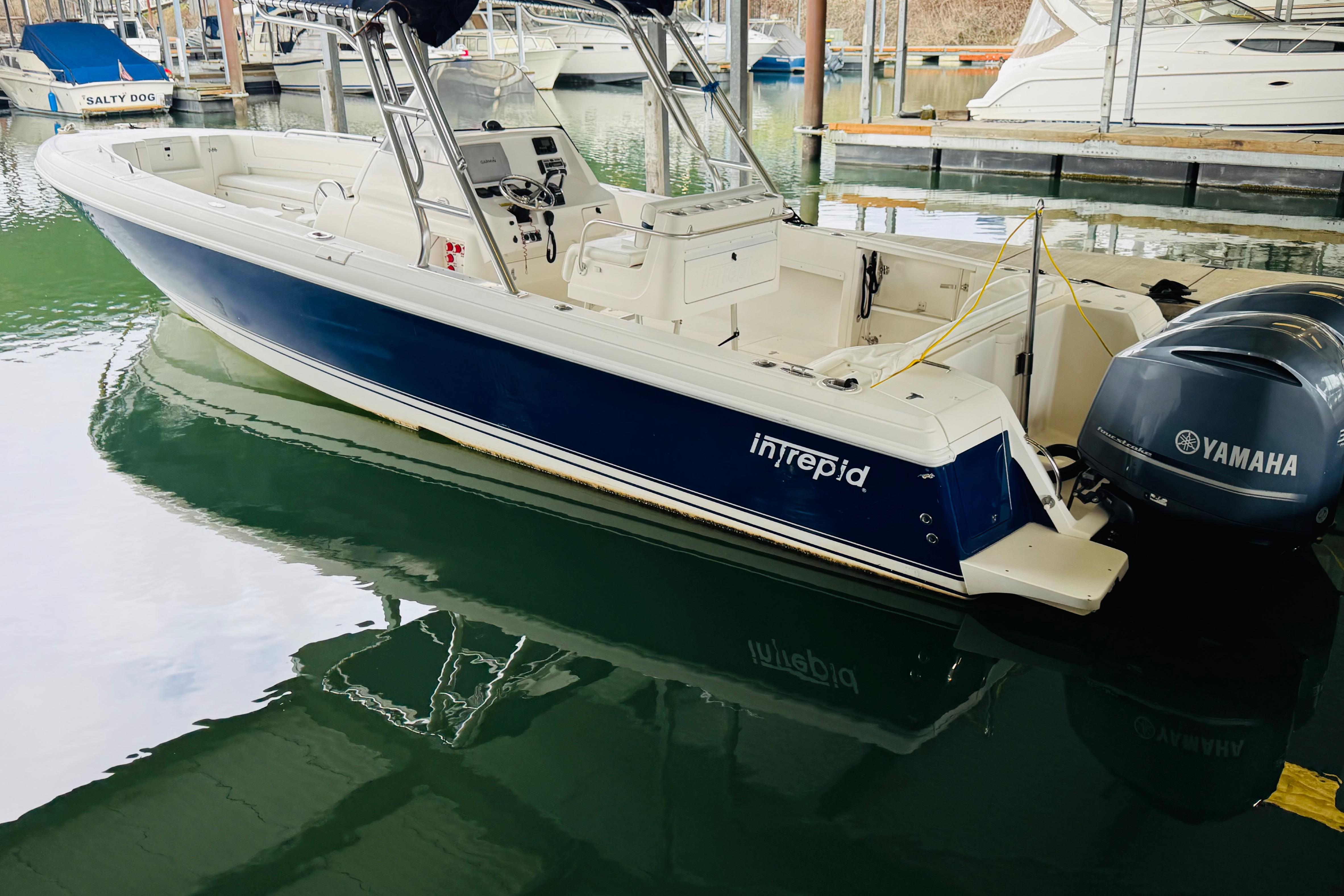 2008 Intrepid 323 Open