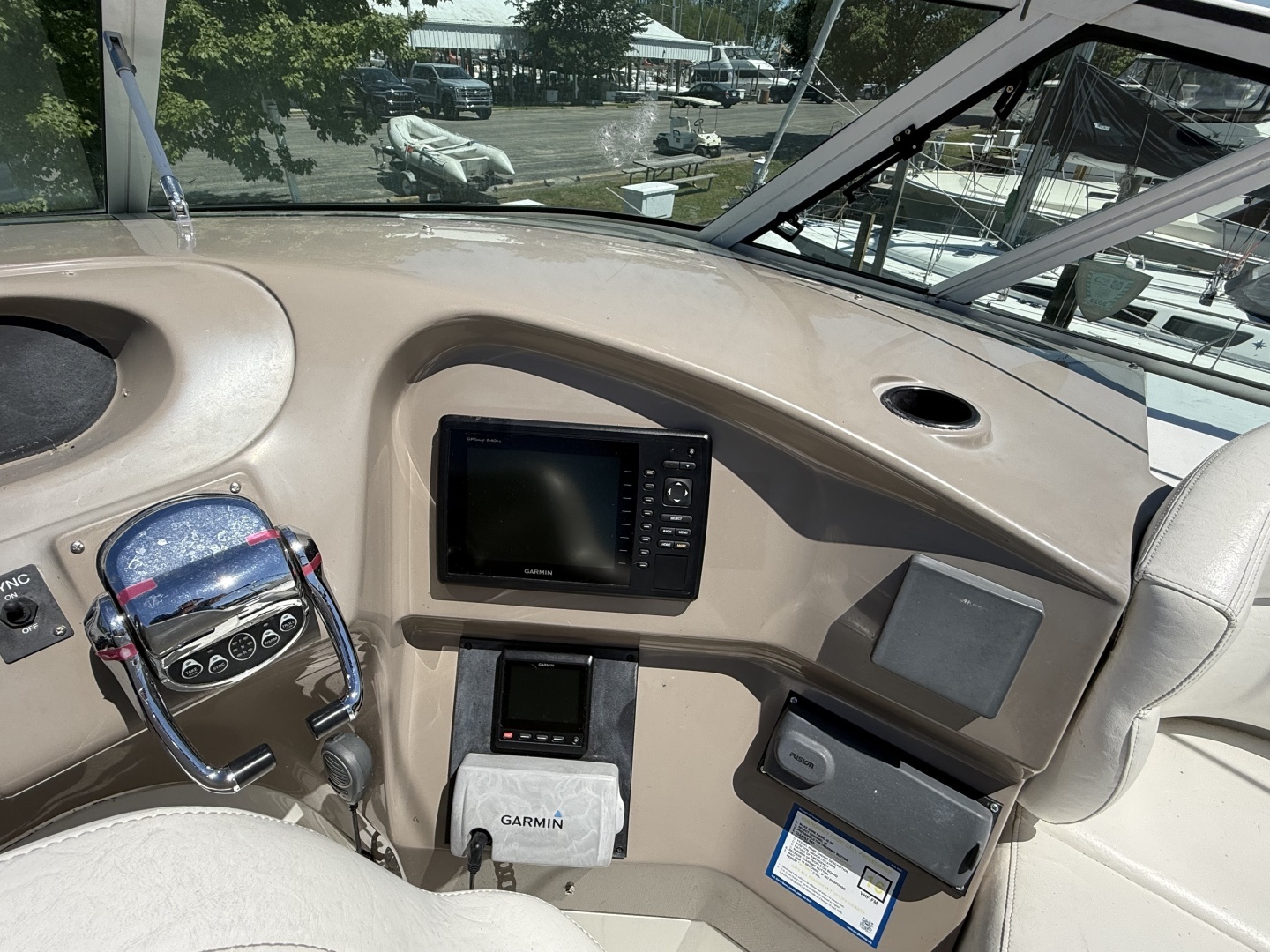 1999 Carver 450 Voyager - Image 10