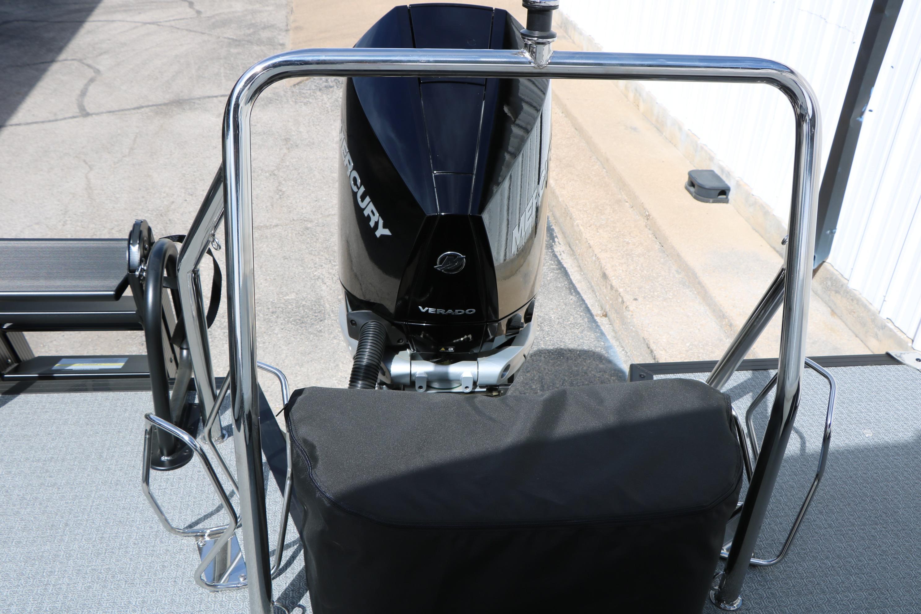 2026 Evotti 725 CS Tri-Toon with Mercury Verado engine, rear view.