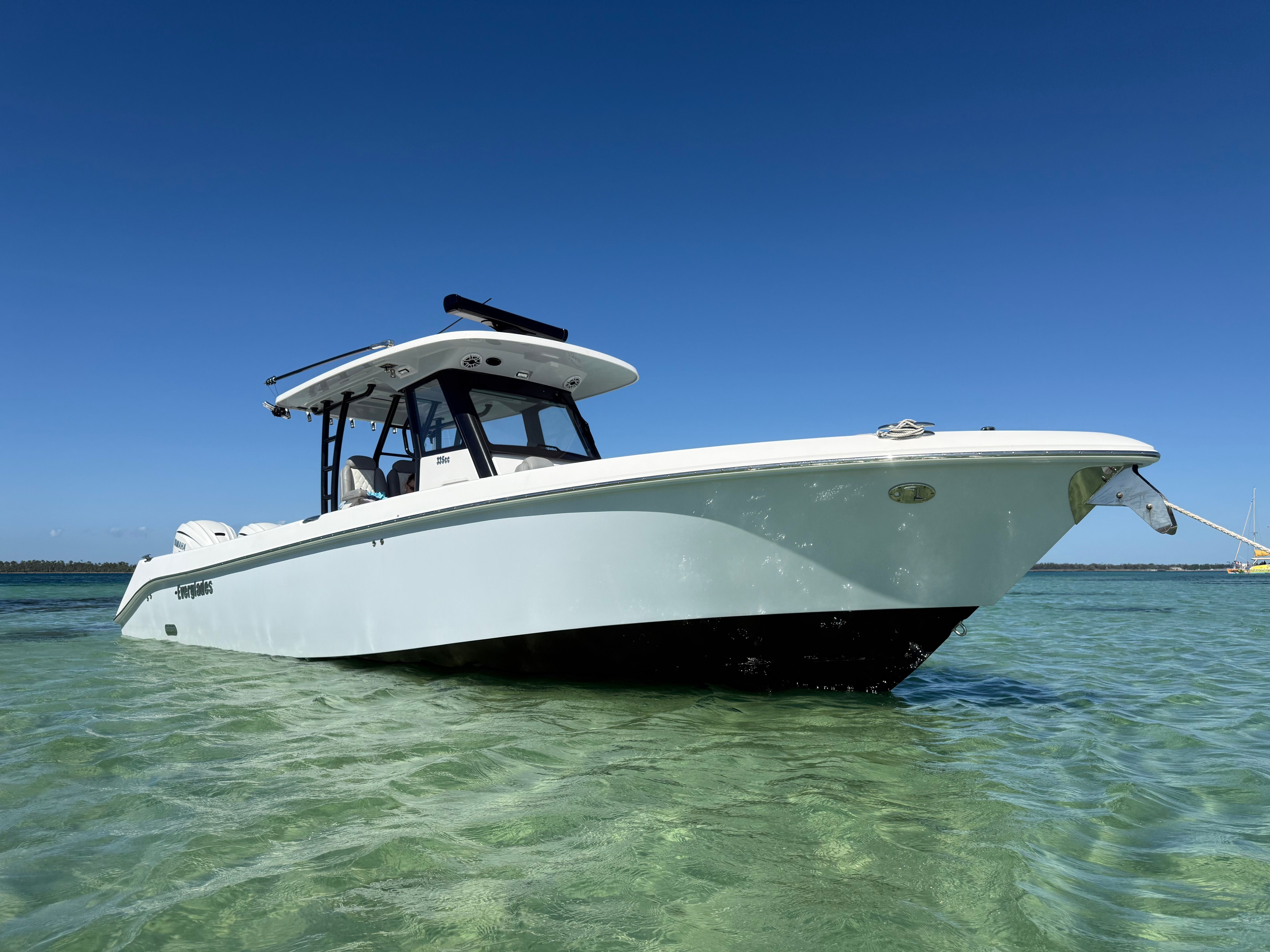 2023 EVERGLADES 335 CC - Image 4