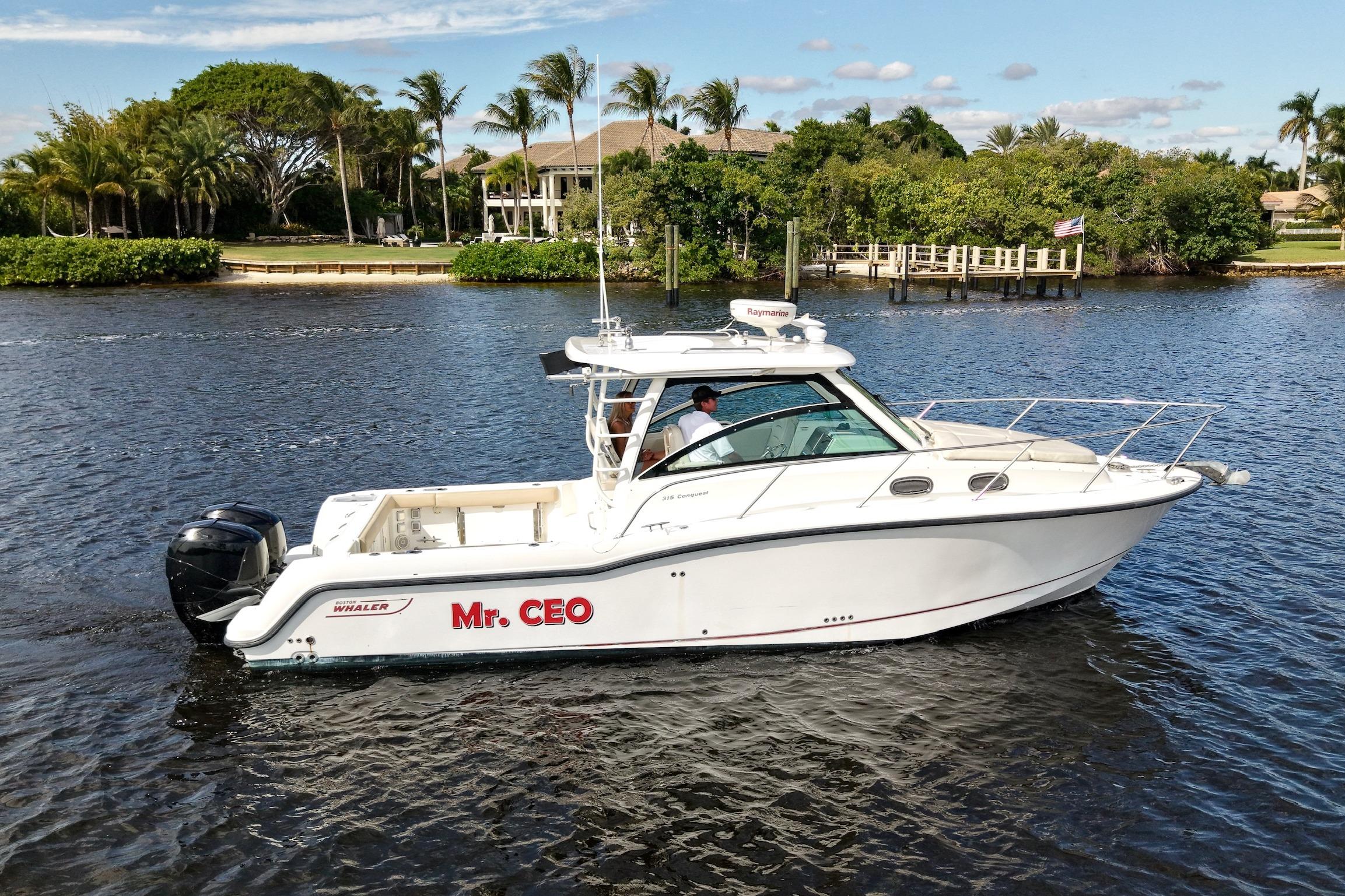 2015 Boston Whaler 315 Conquest