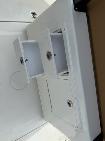 2027 Cobia 245 Center Console - 12