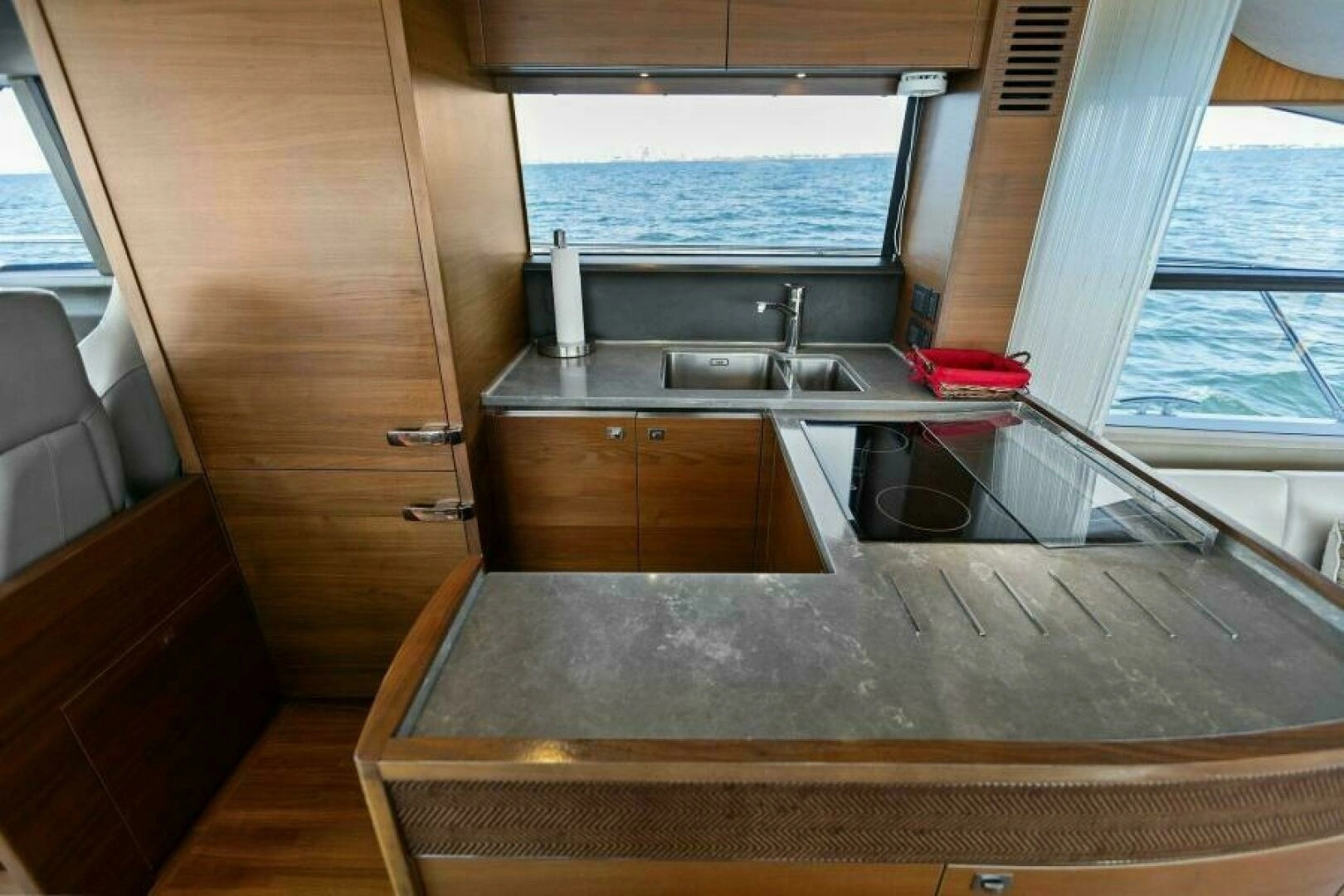 2016 Princess 60 Flybridge - Image 14