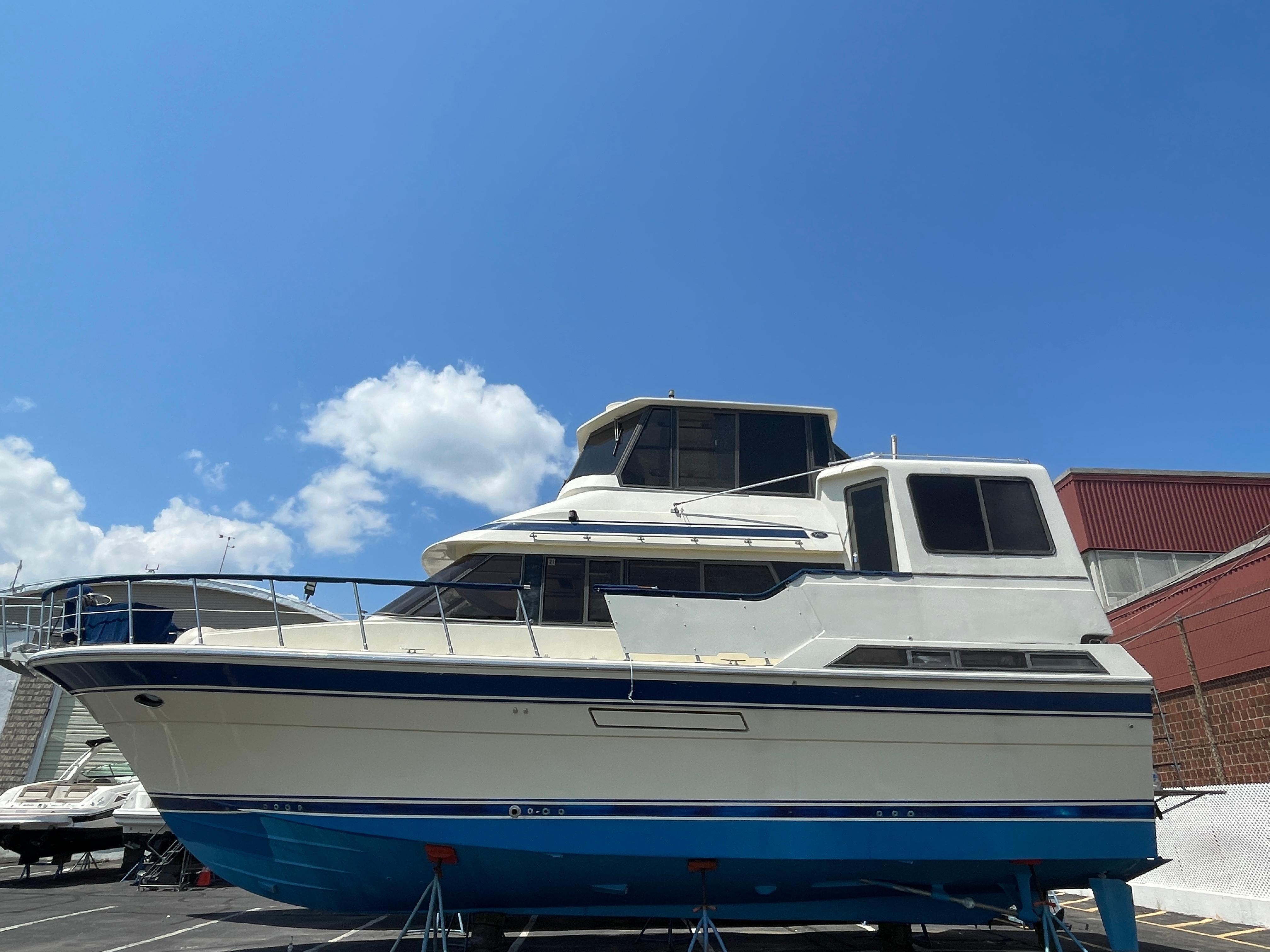 1988 Kha Shing 43 Motor Yacht