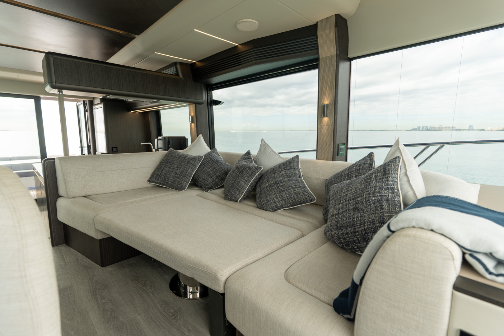 2025 Galeon 560 FLY - Image 31