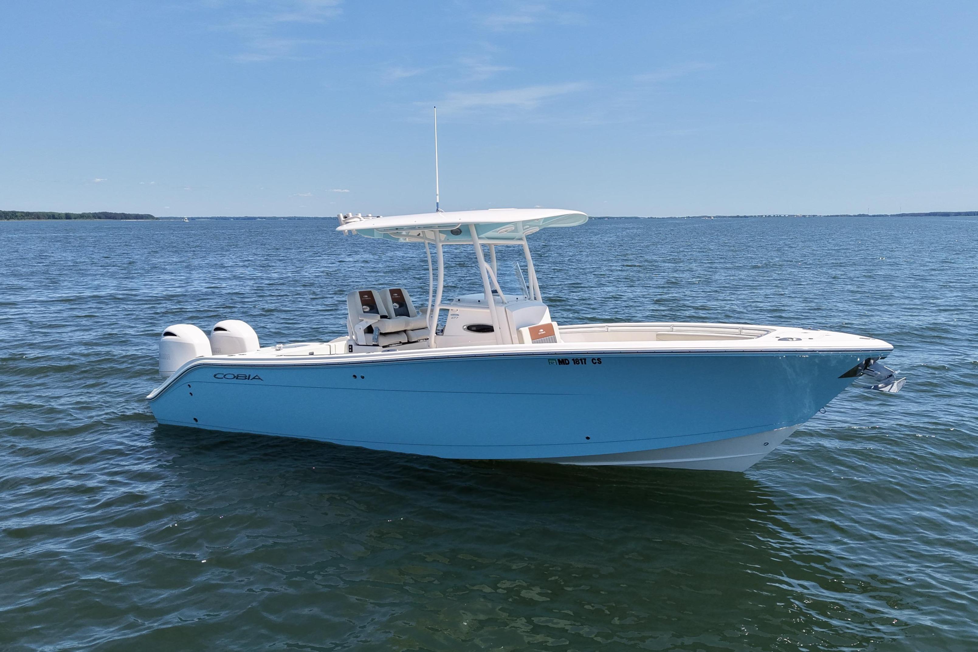 2018 Cobia 277 Center Console