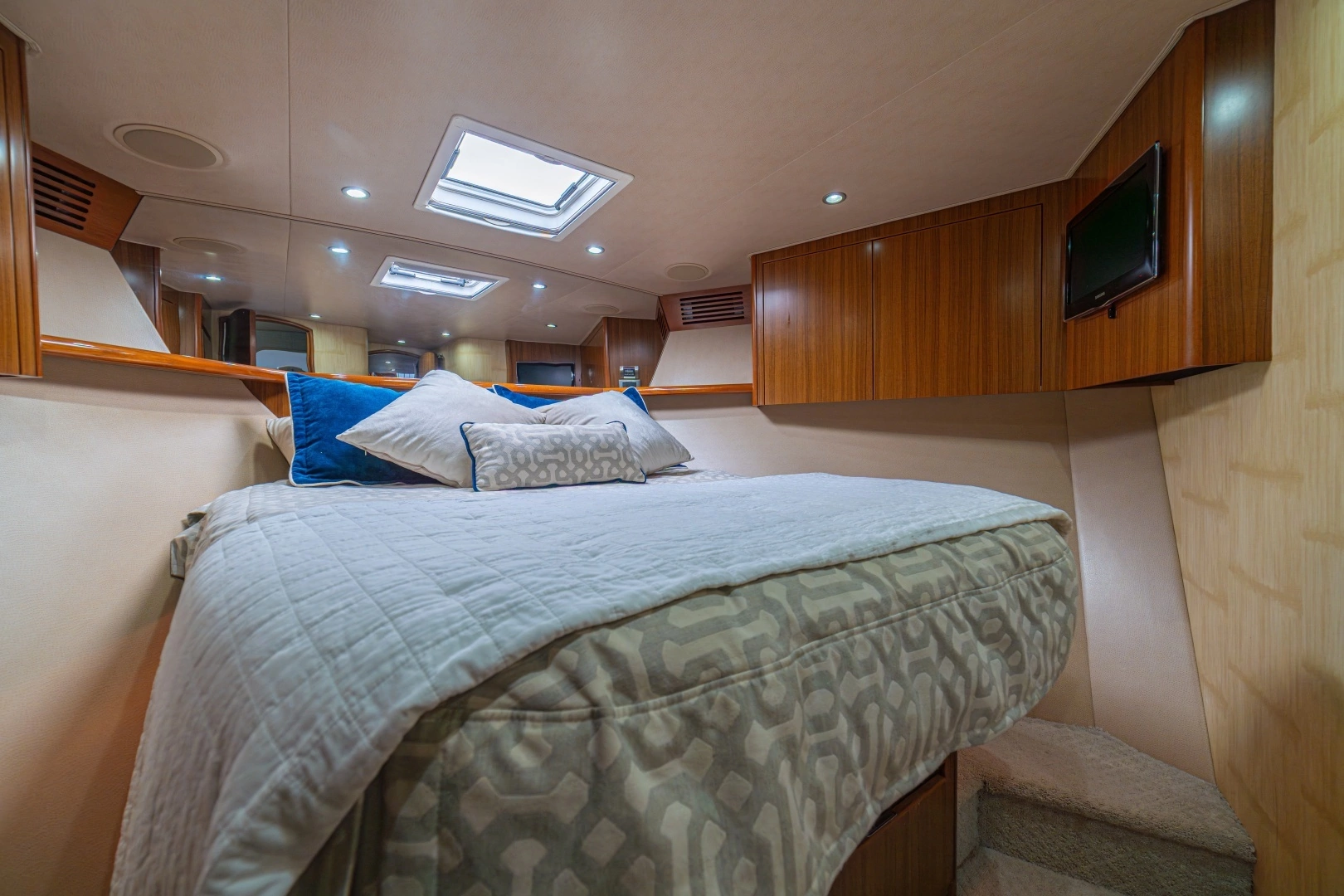 2012 Viking 60 Convertible - Image 40