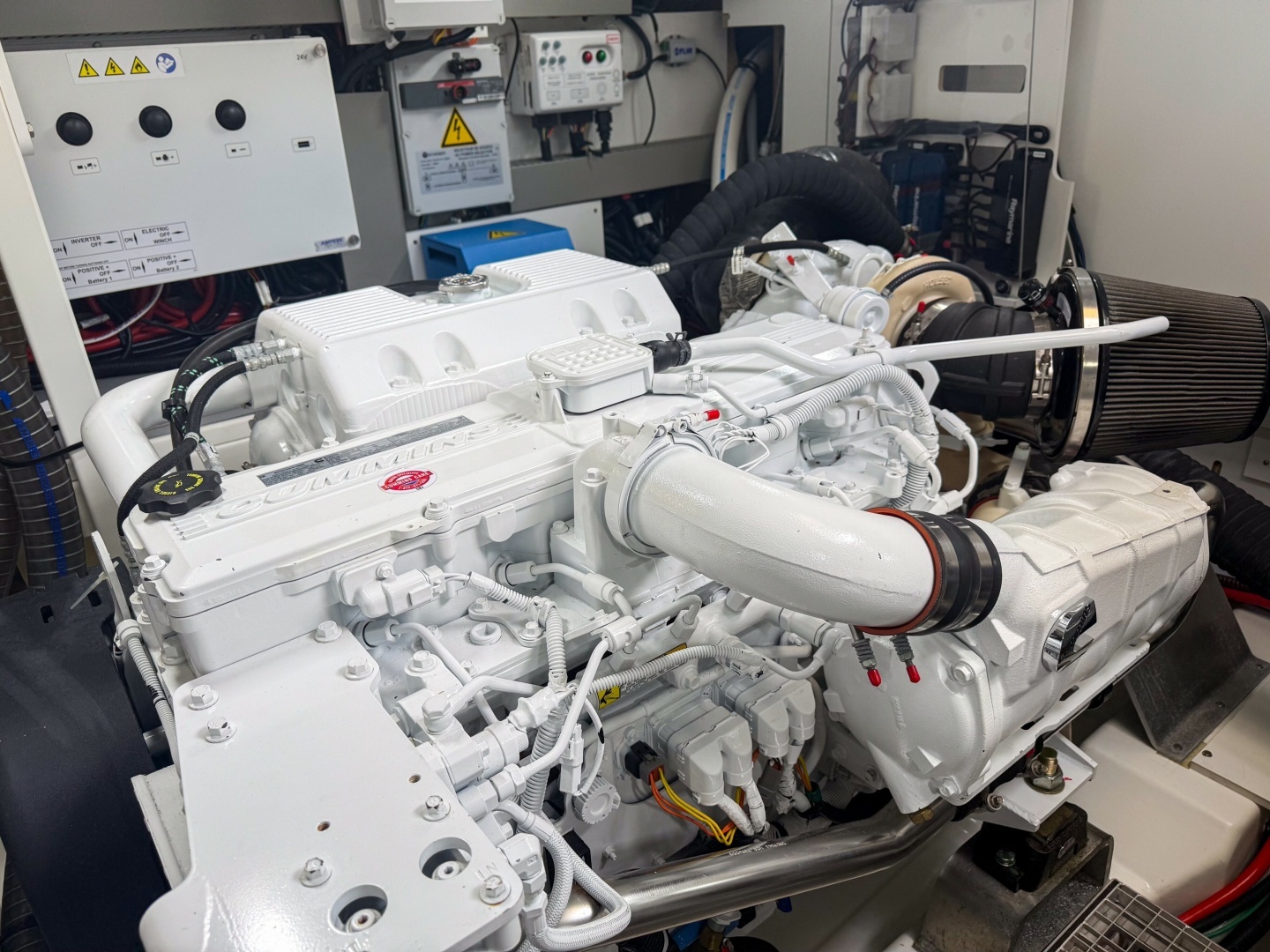 2023 Prestige 590 - Image 28