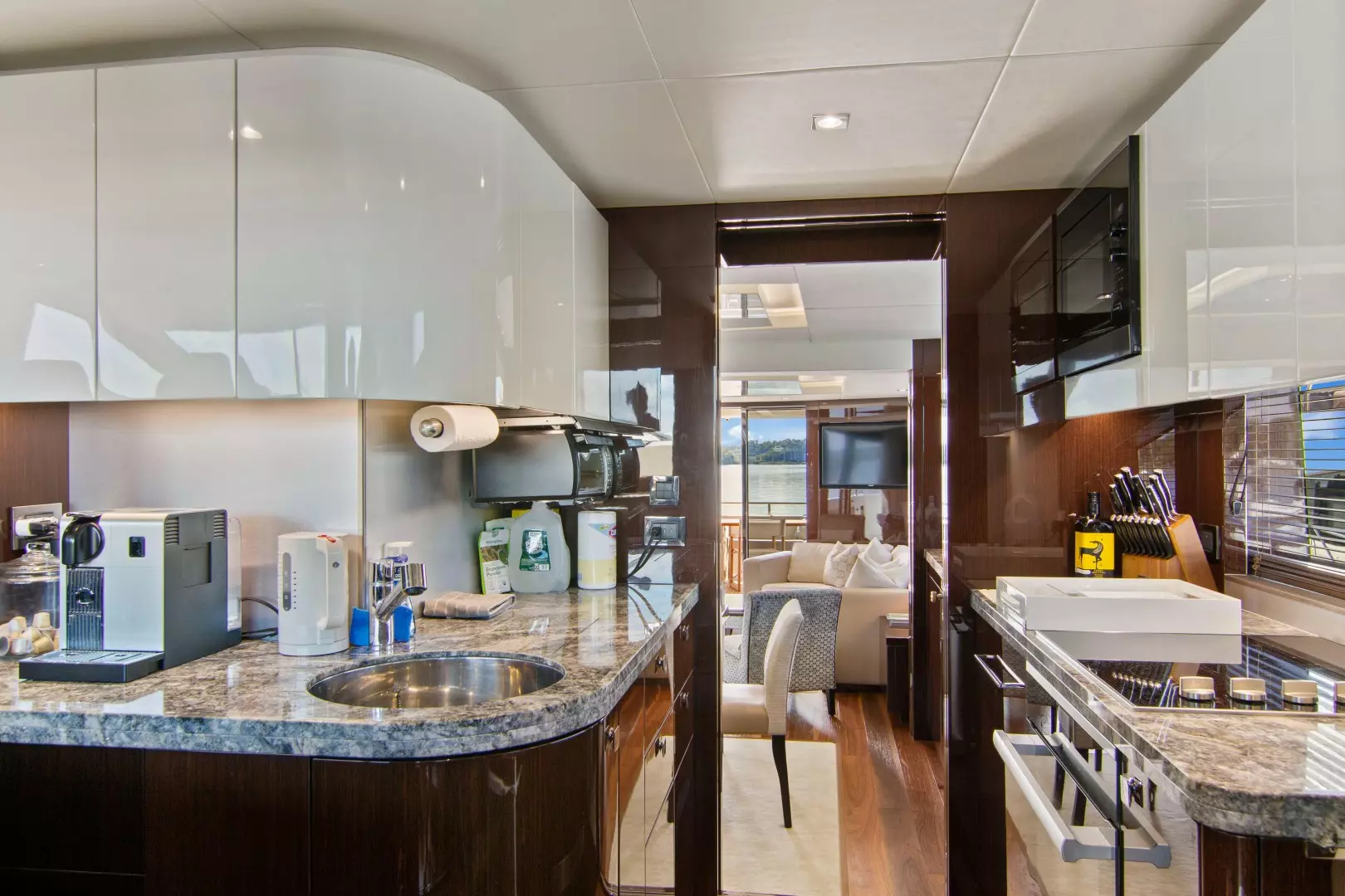 2019 Sunseeker 86 Yacht - Image 32