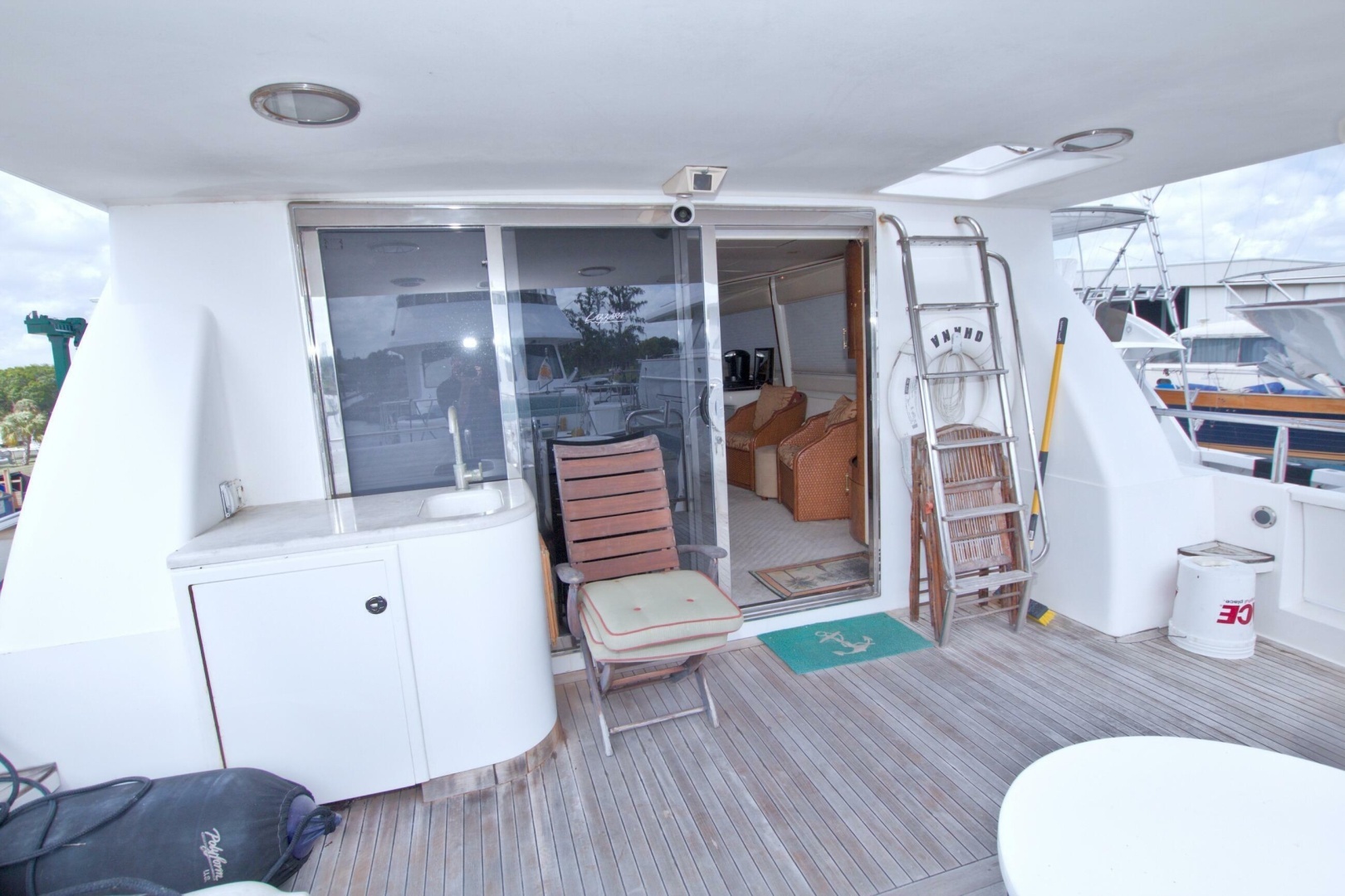 1998 Lazzara Yachts 76 Skylounge Grand Salon - Image 9
