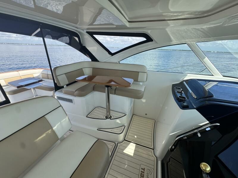 2014 Tiara Yachts 3100 Coronet - 4