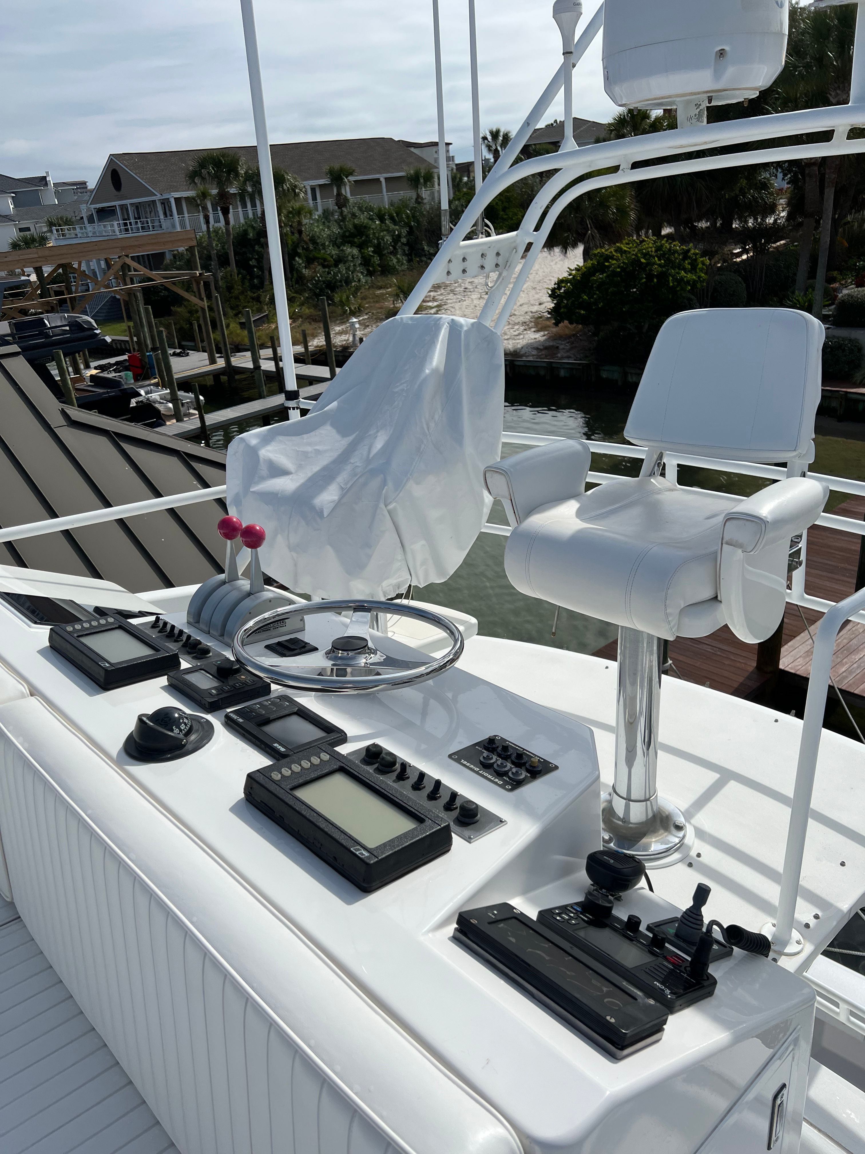 2002 Viking 61 Enclosed Bridge - 36
